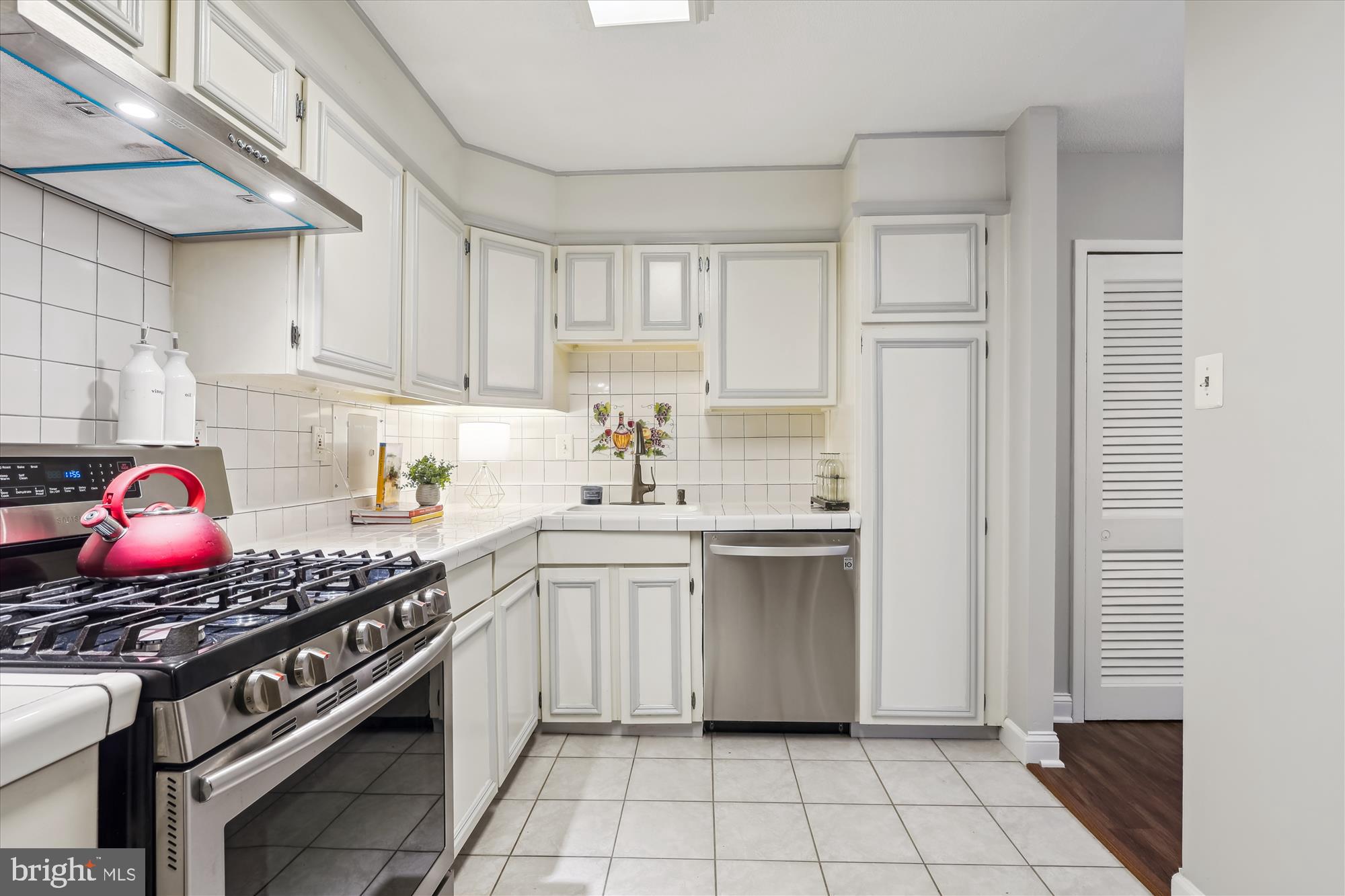 HORIZON HOUSE - Residential Lease