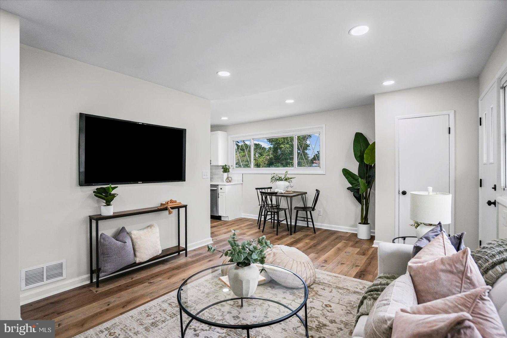 BROAD ACRES - Residential