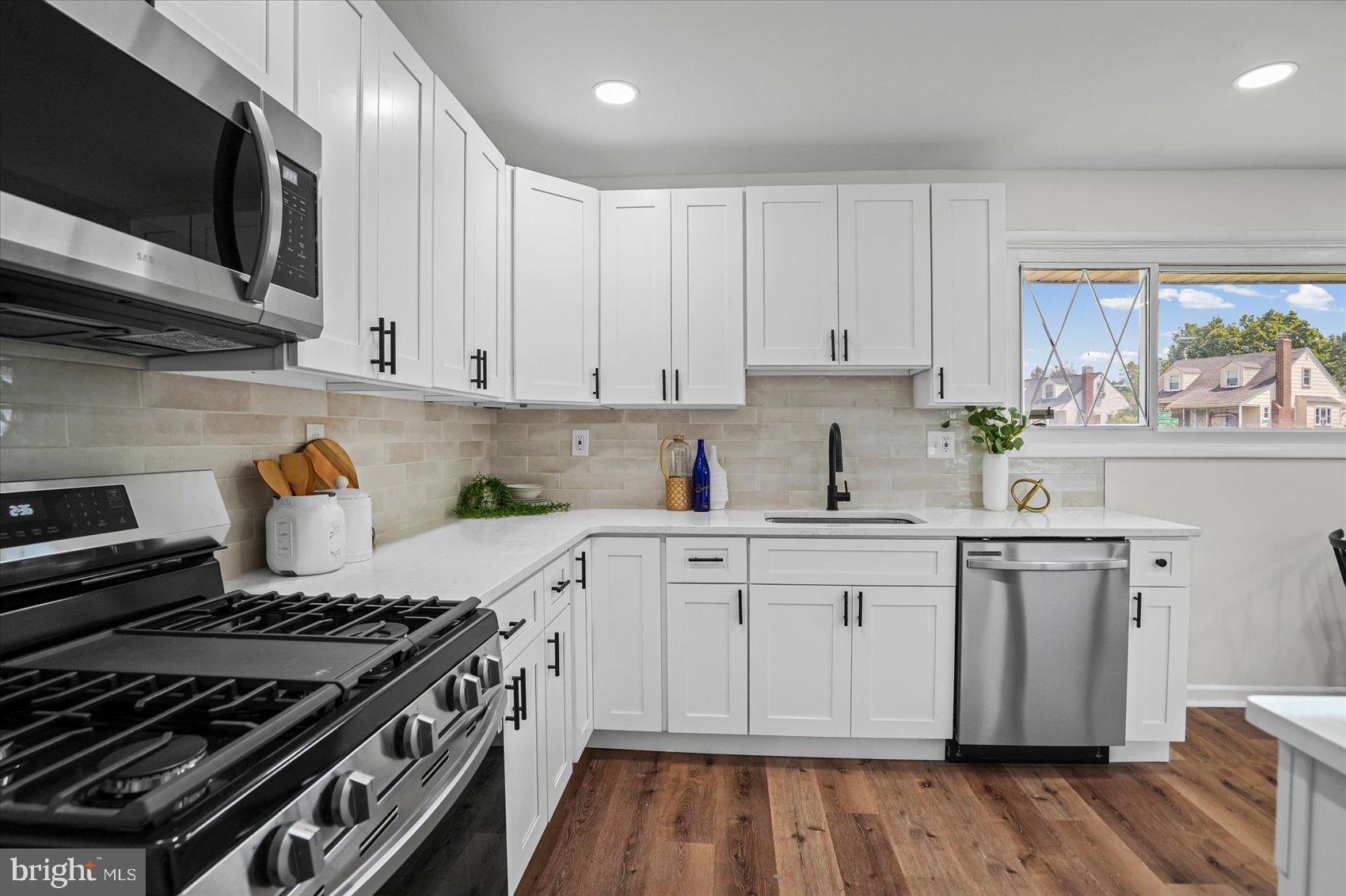 BROAD ACRES - Residential