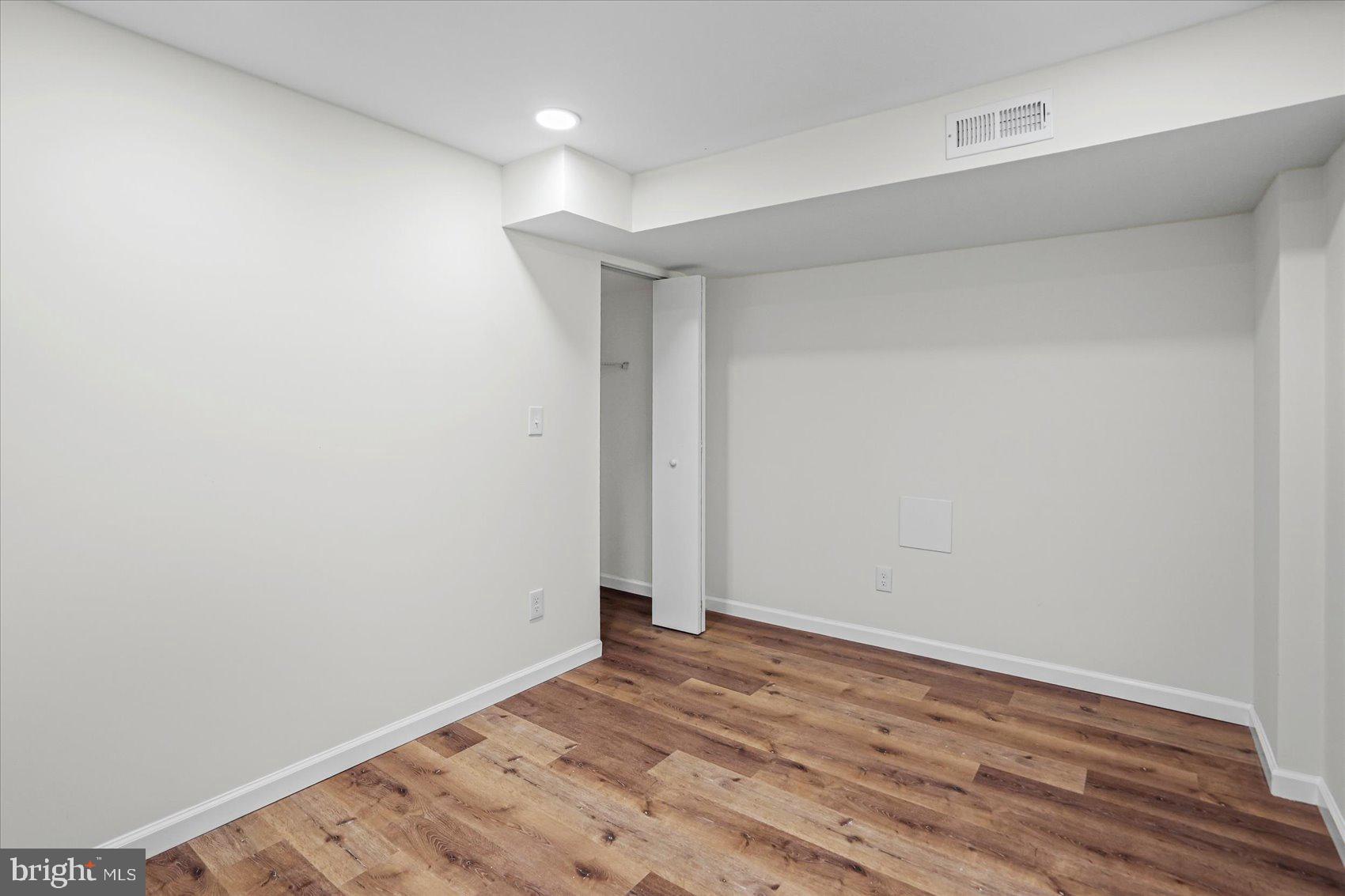 BROAD ACRES - Residential