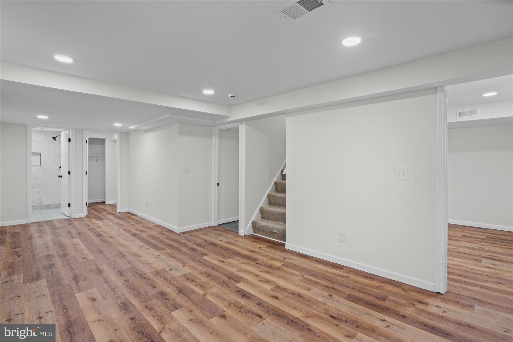 BROAD ACRES - Residential