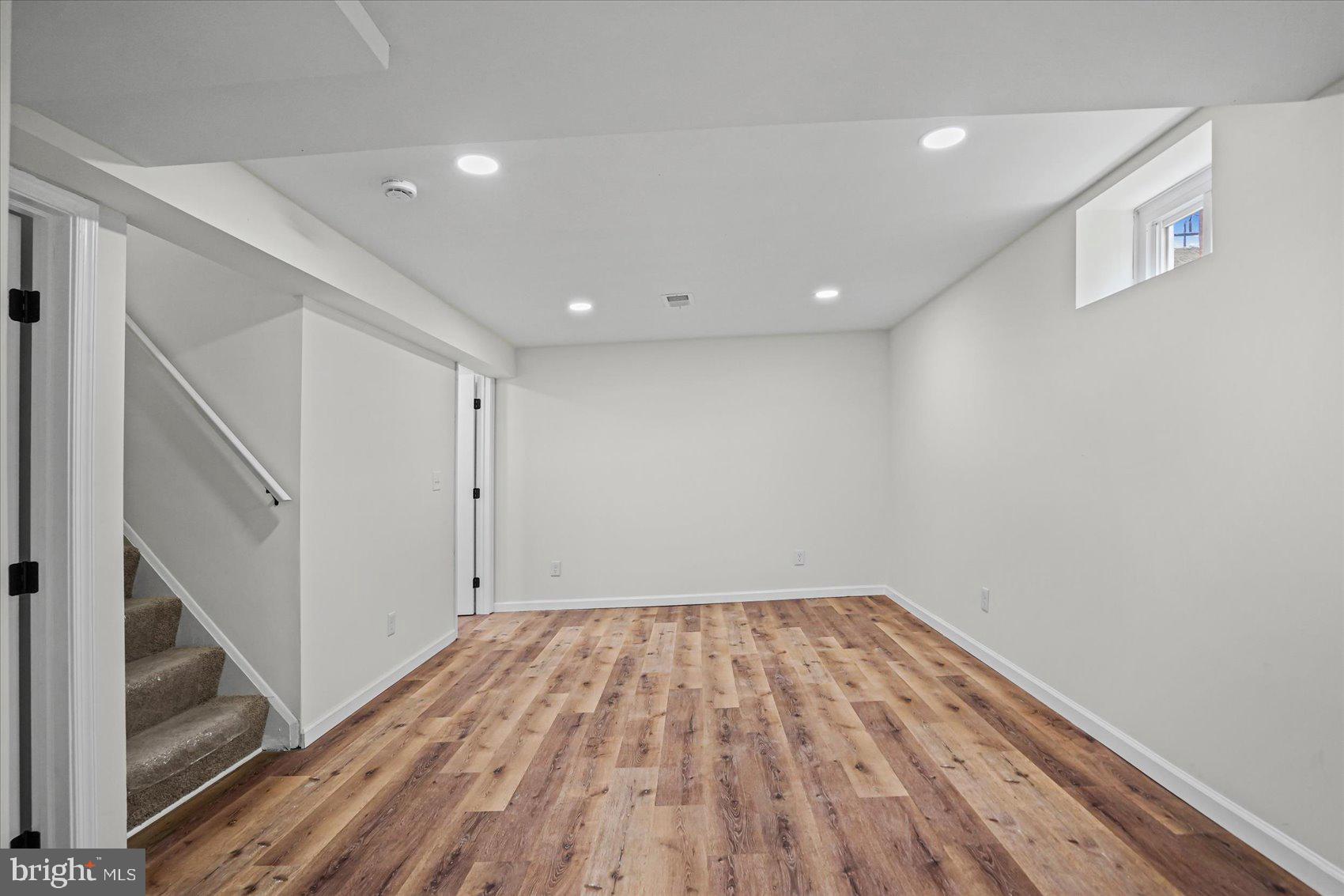 BROAD ACRES - Residential