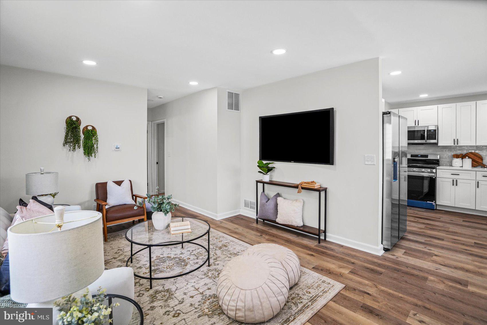 BROAD ACRES - Residential