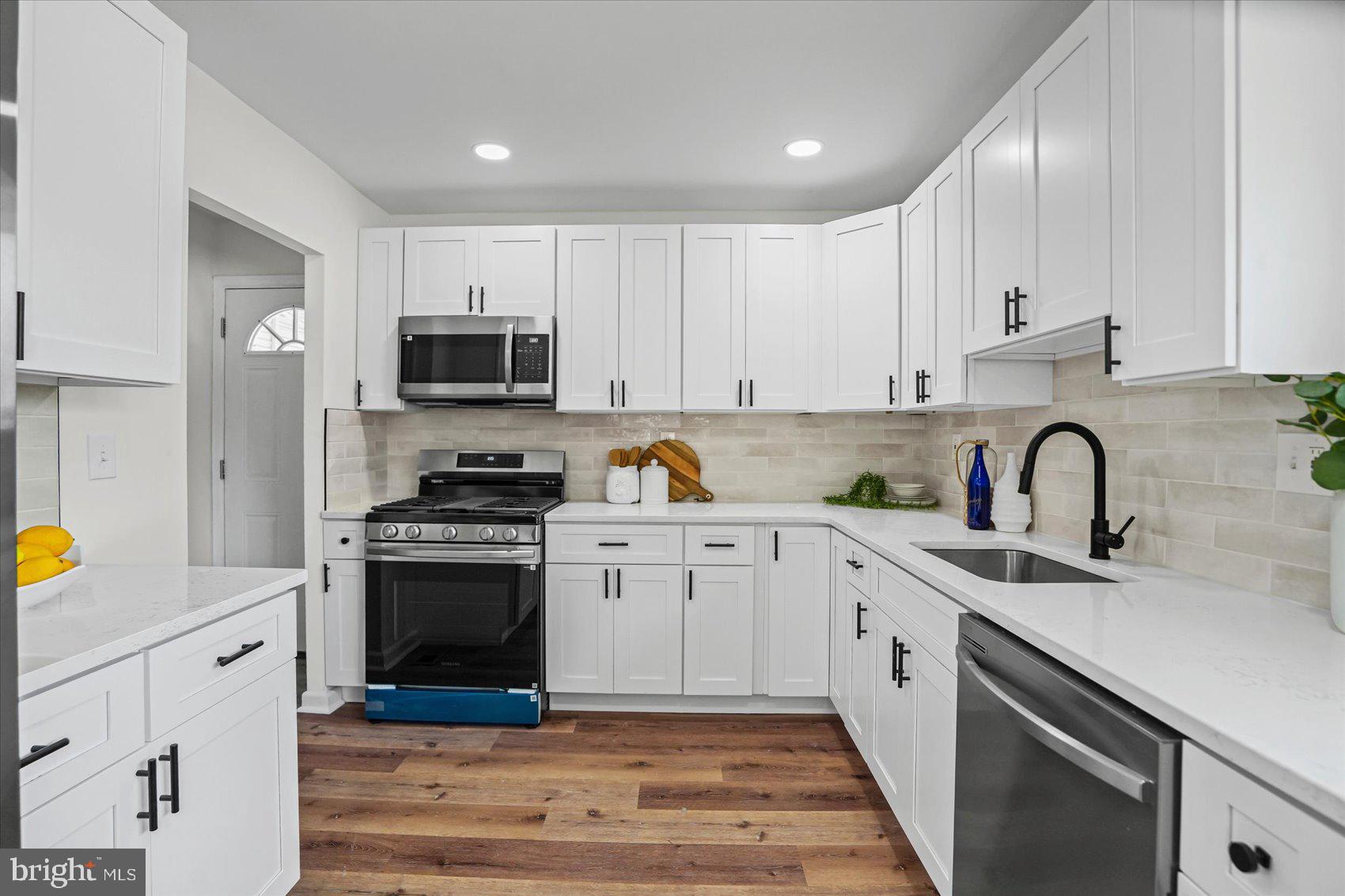 BROAD ACRES - Residential