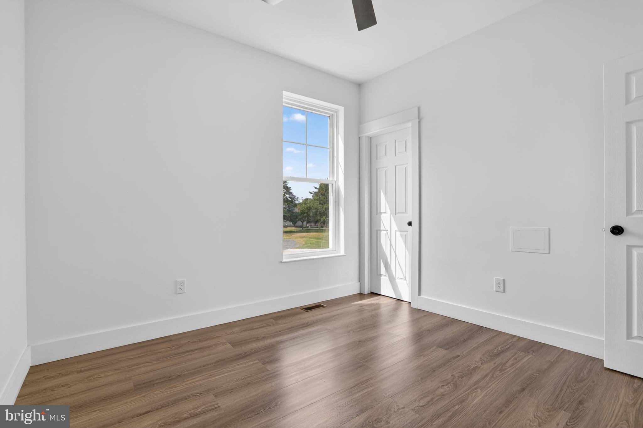 CAPTAIN'S COVE - Residential