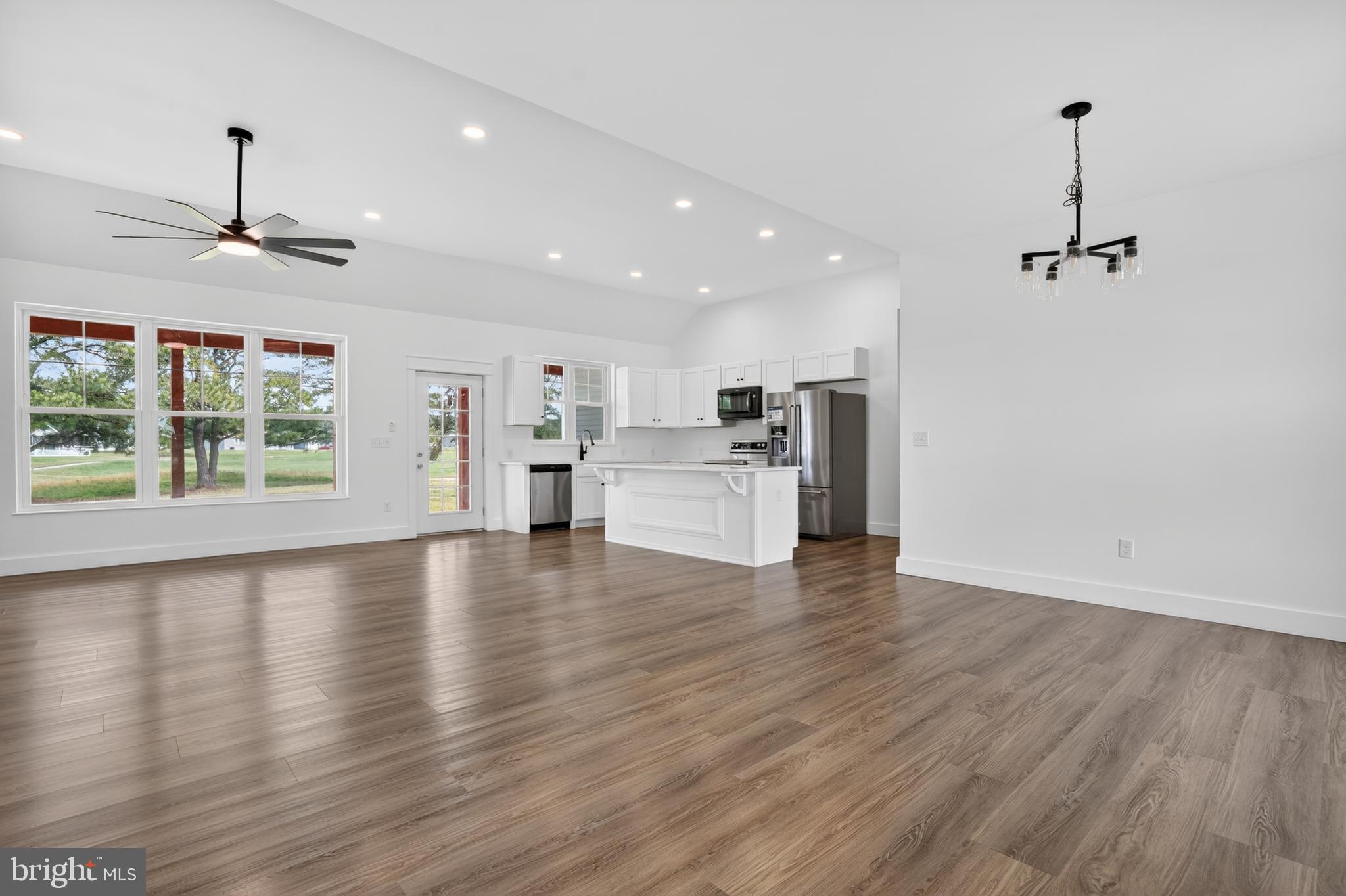 CAPTAIN'S COVE - Residential