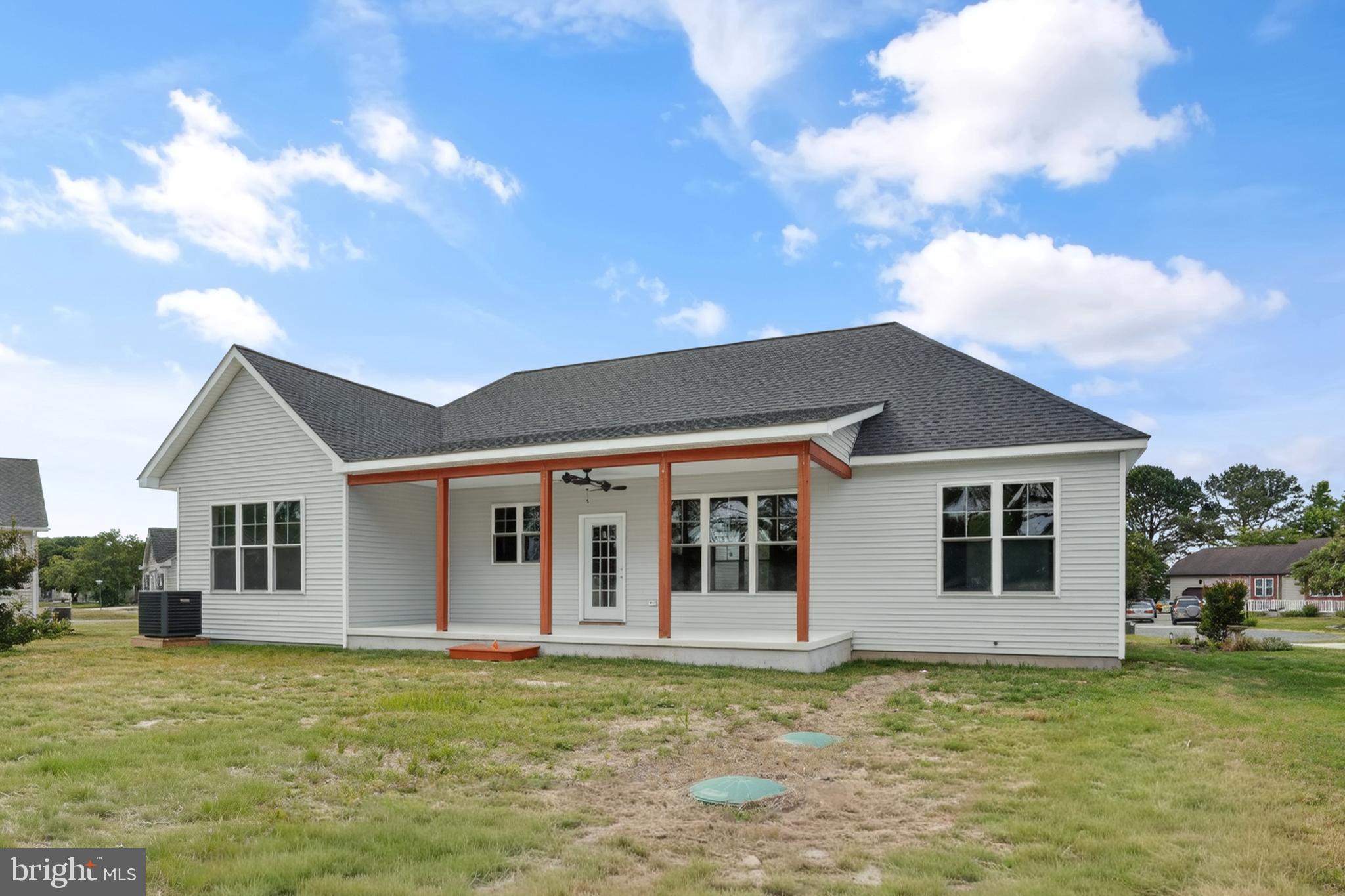 CAPTAIN'S COVE - Residential