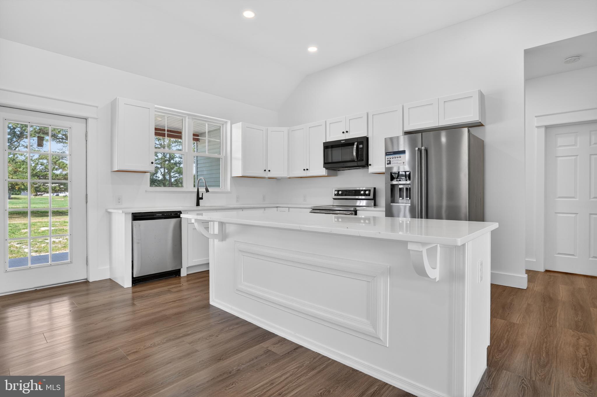 CAPTAIN'S COVE - Residential