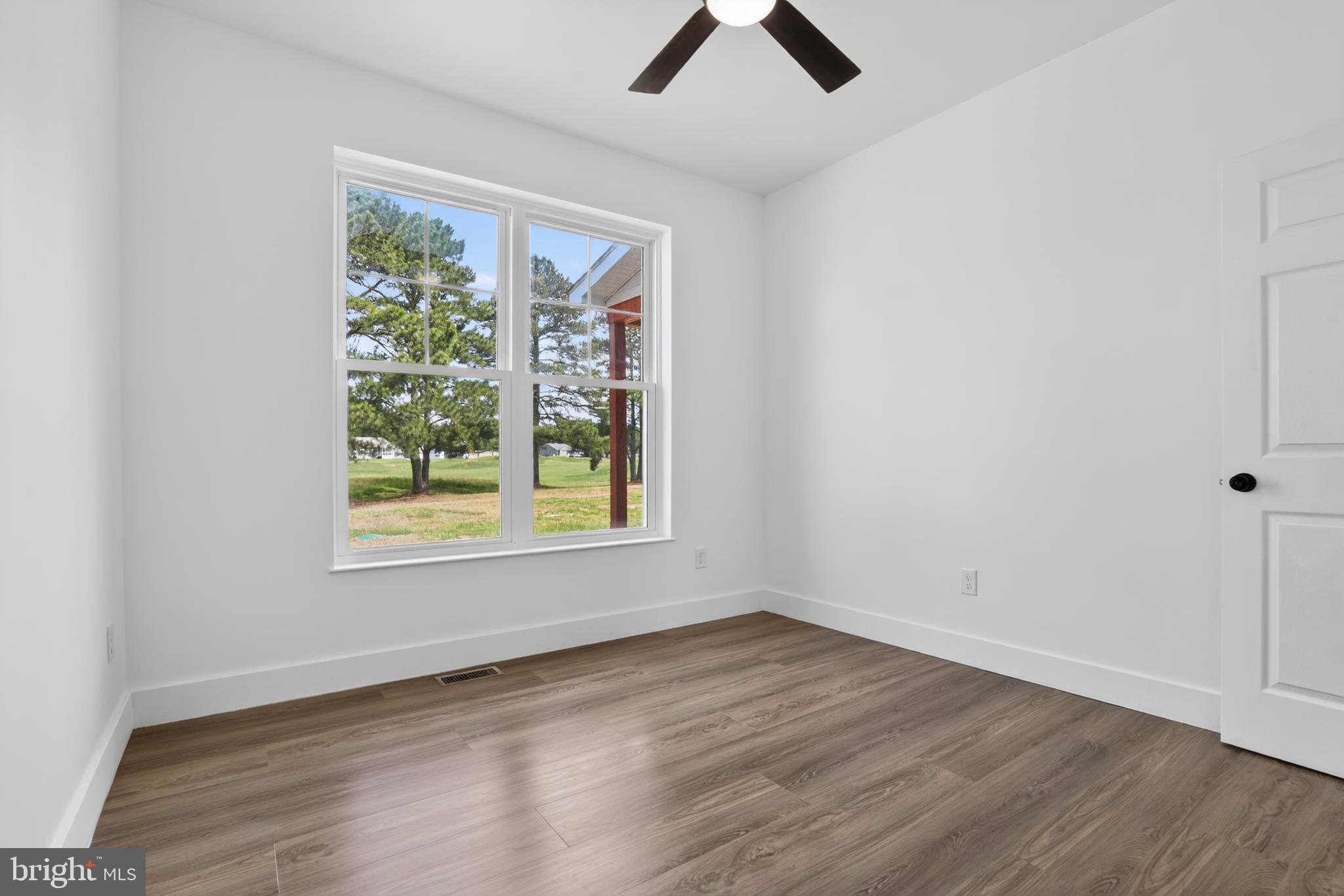 CAPTAIN'S COVE - Residential