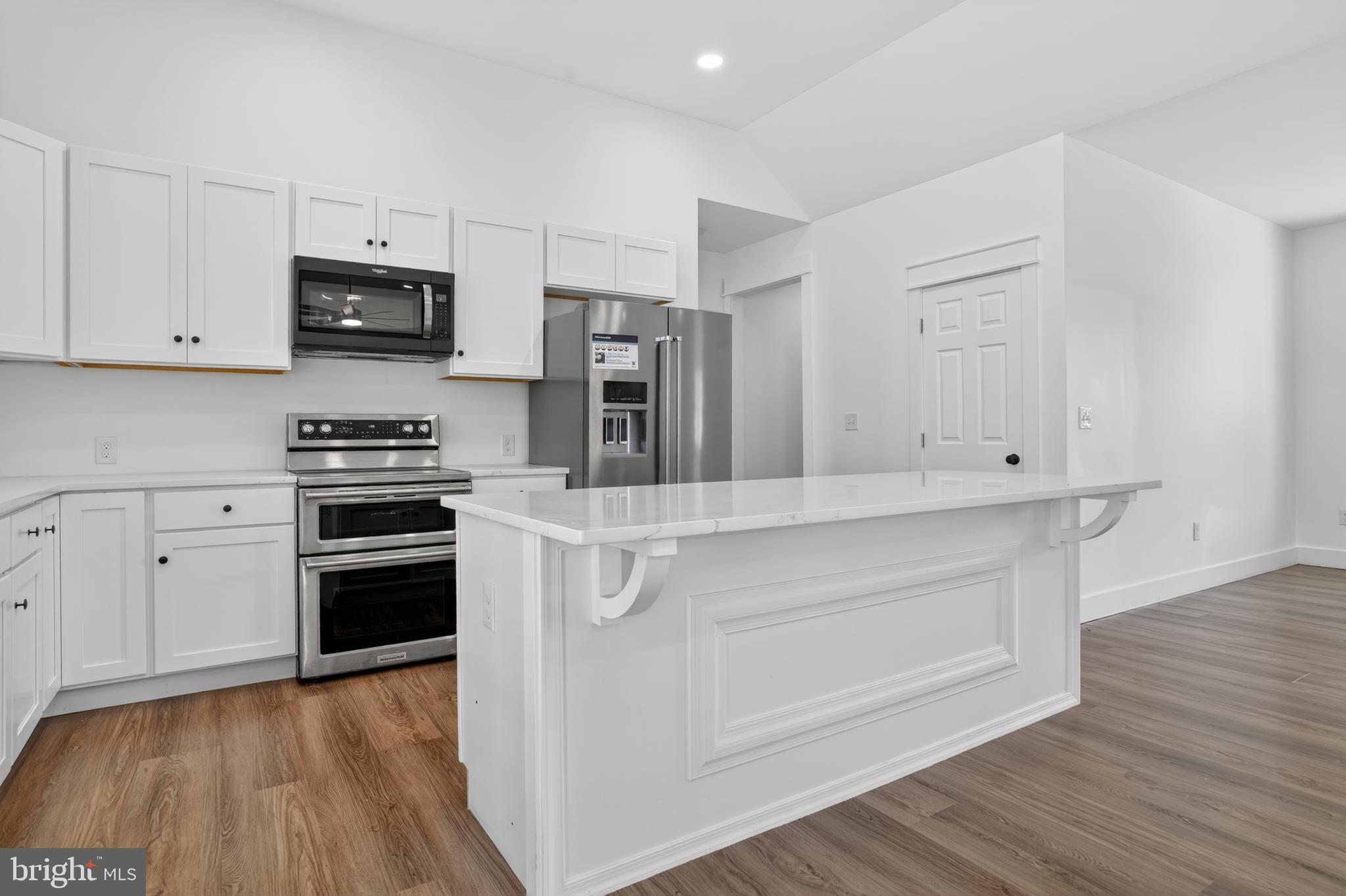 CAPTAIN'S COVE - Residential