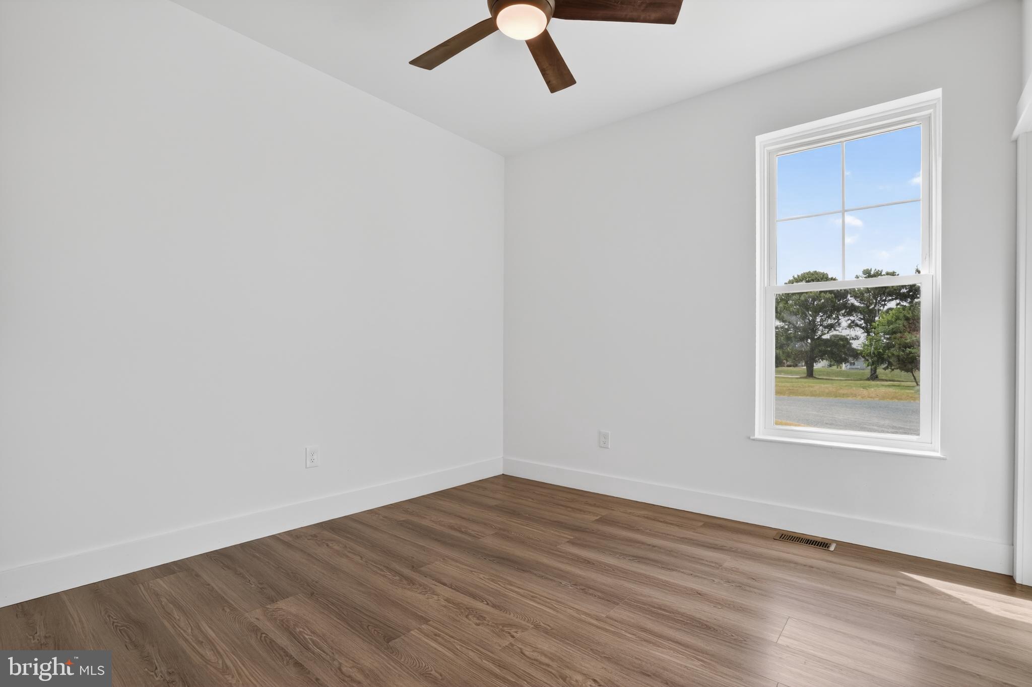 CAPTAIN'S COVE - Residential