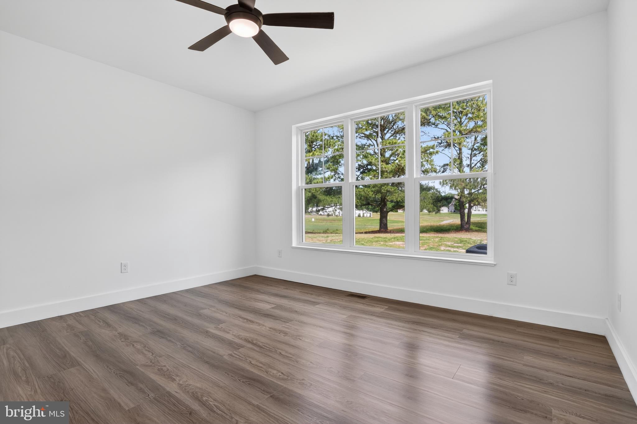 CAPTAIN'S COVE - Residential