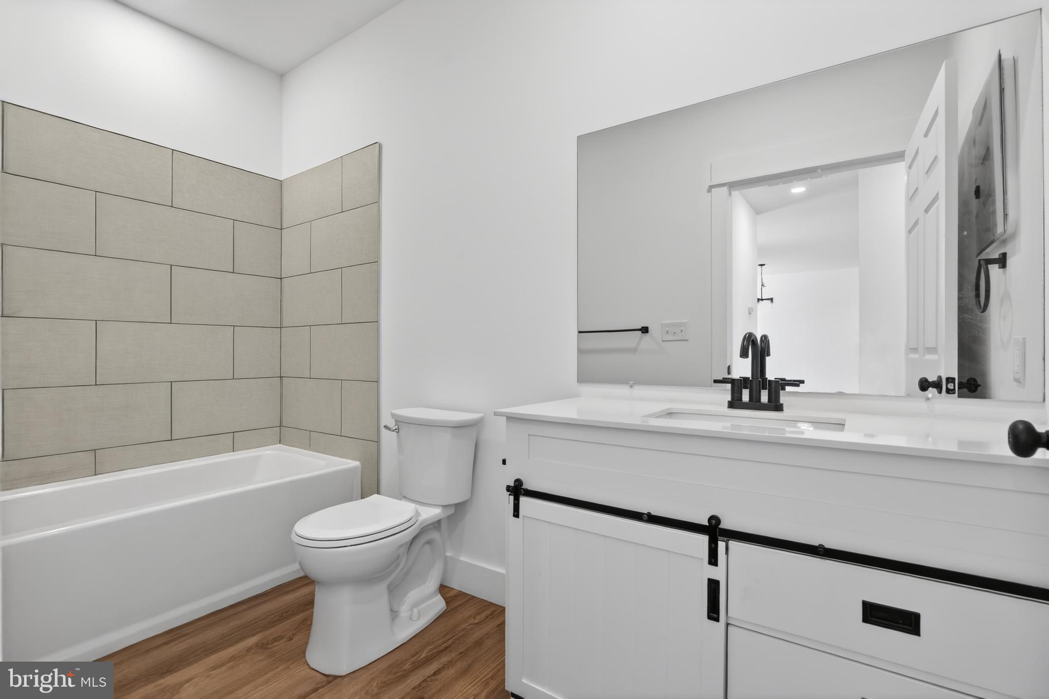 CAPTAIN'S COVE - Residential