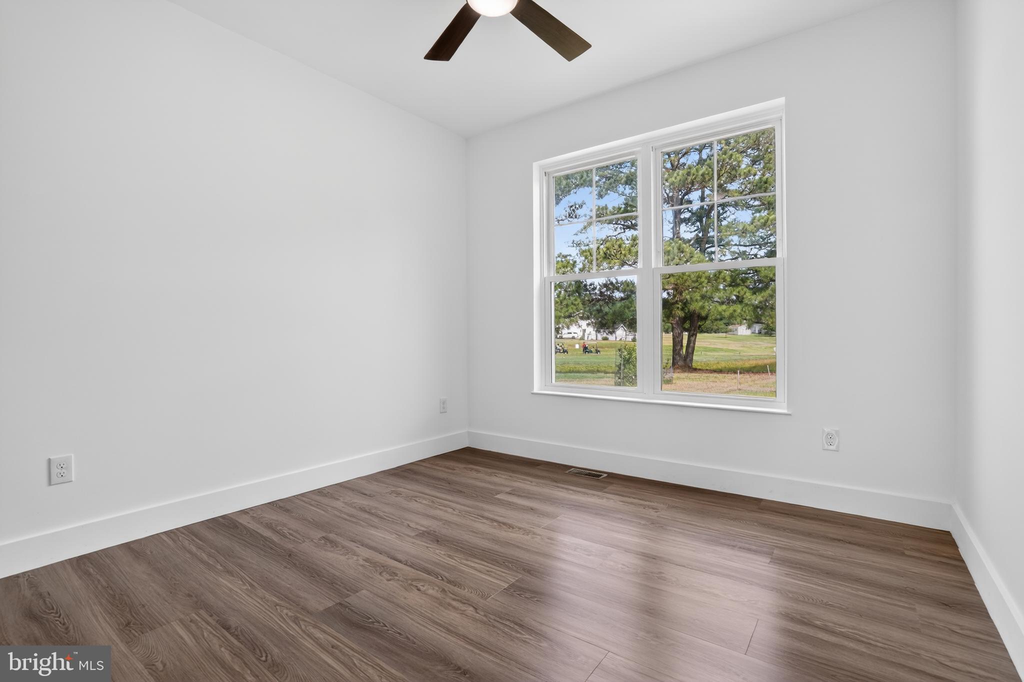 CAPTAIN'S COVE - Residential