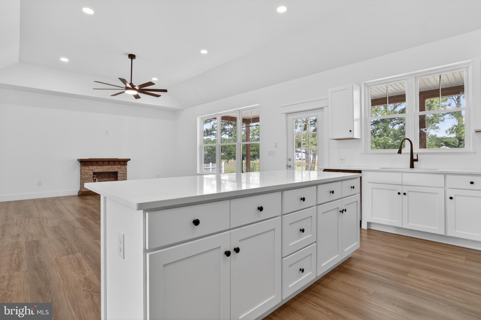 CAPTAIN'S COVE - Residential