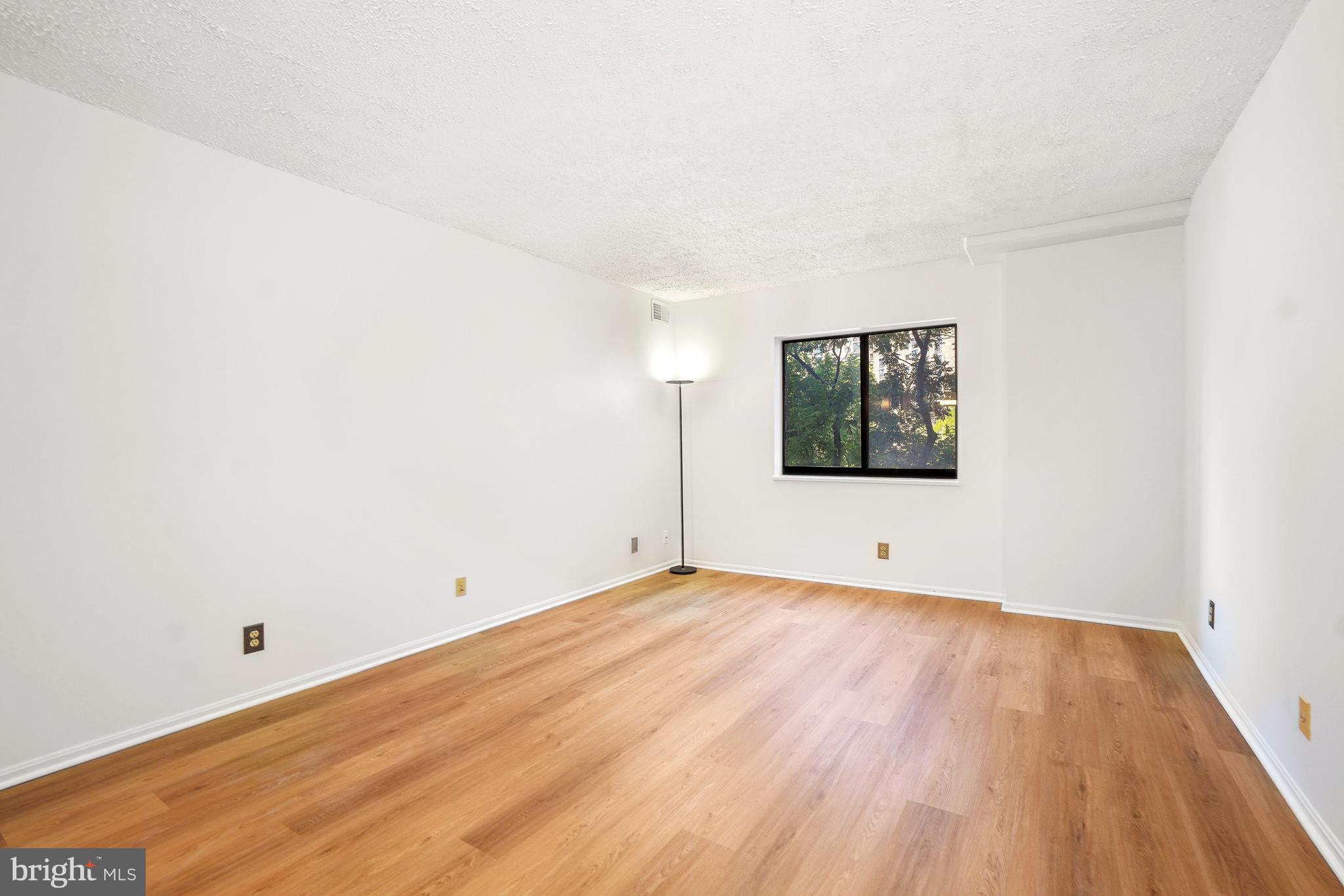 MONTEBELLO - Residential