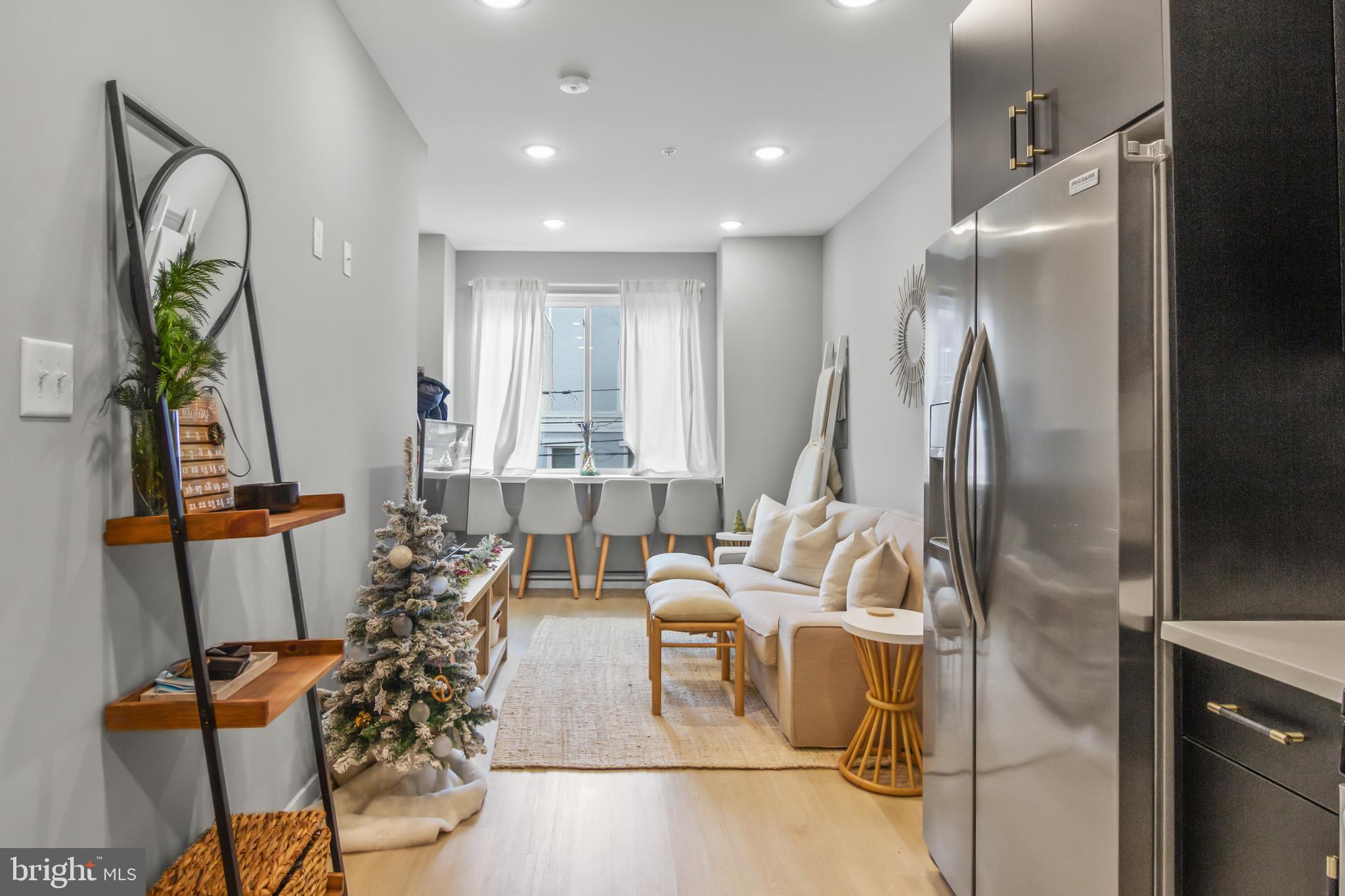 EAST KENSINGTON - Residential Income