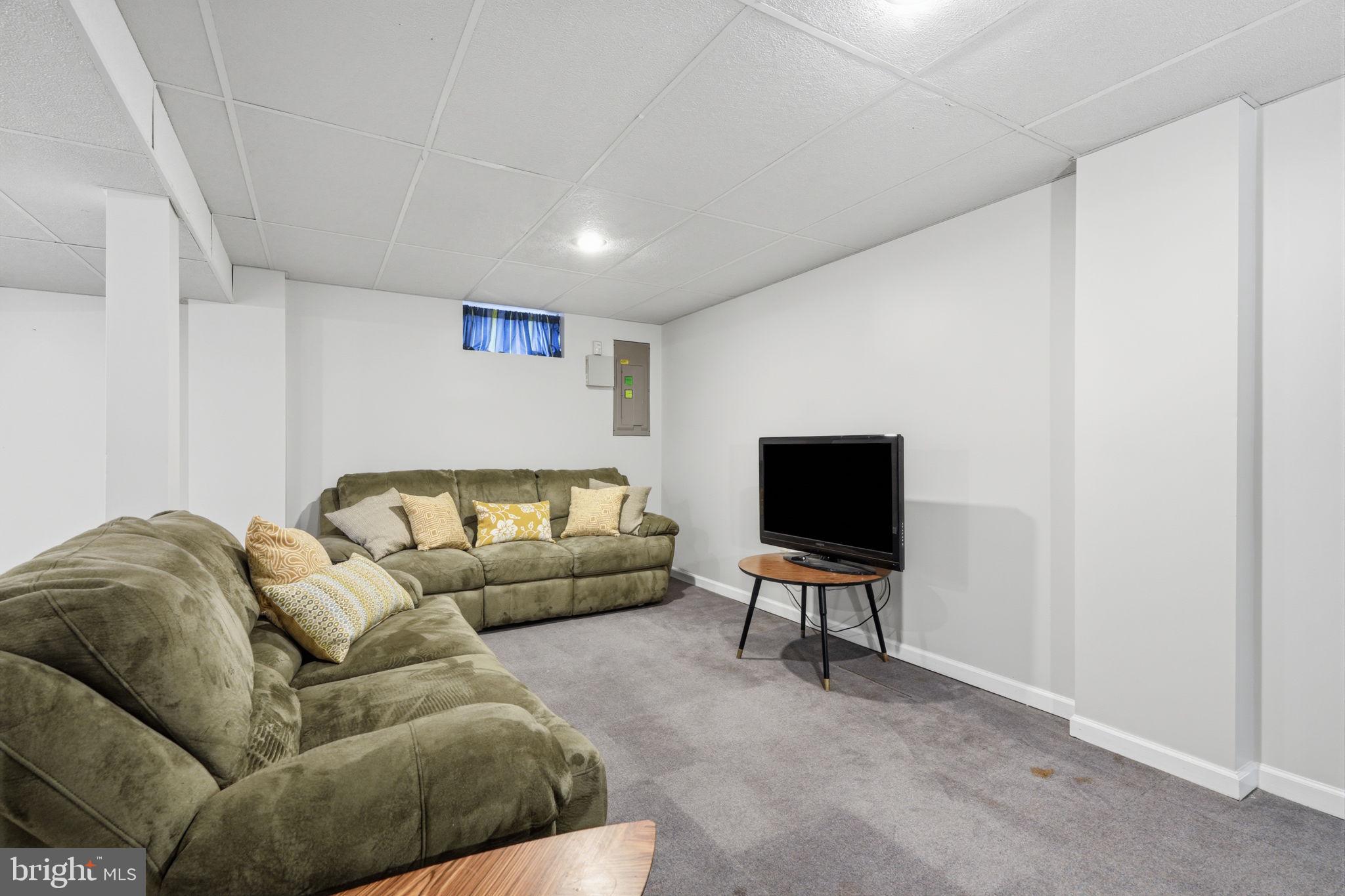 OXFORD GLEN - Residential