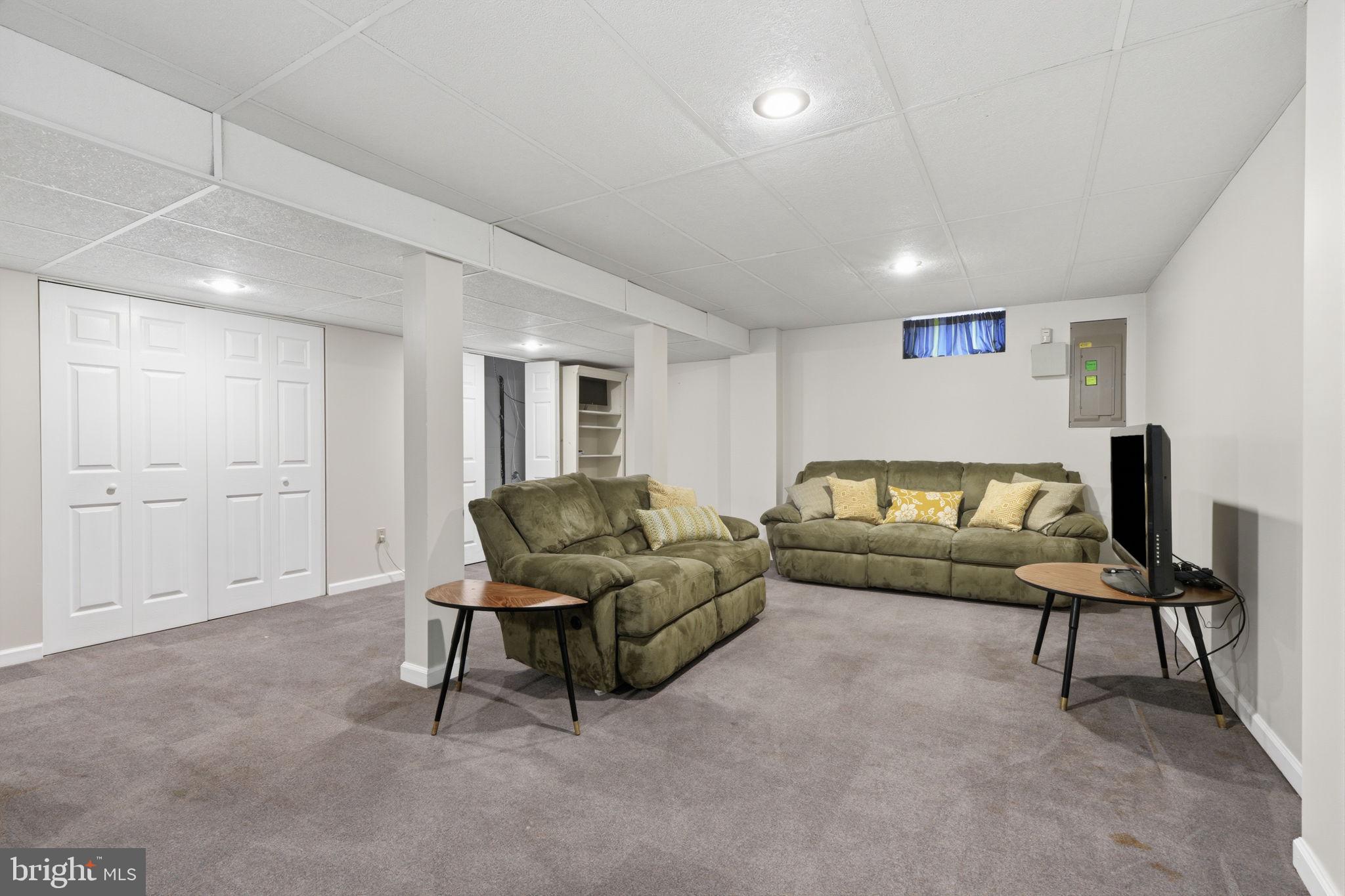 OXFORD GLEN - Residential