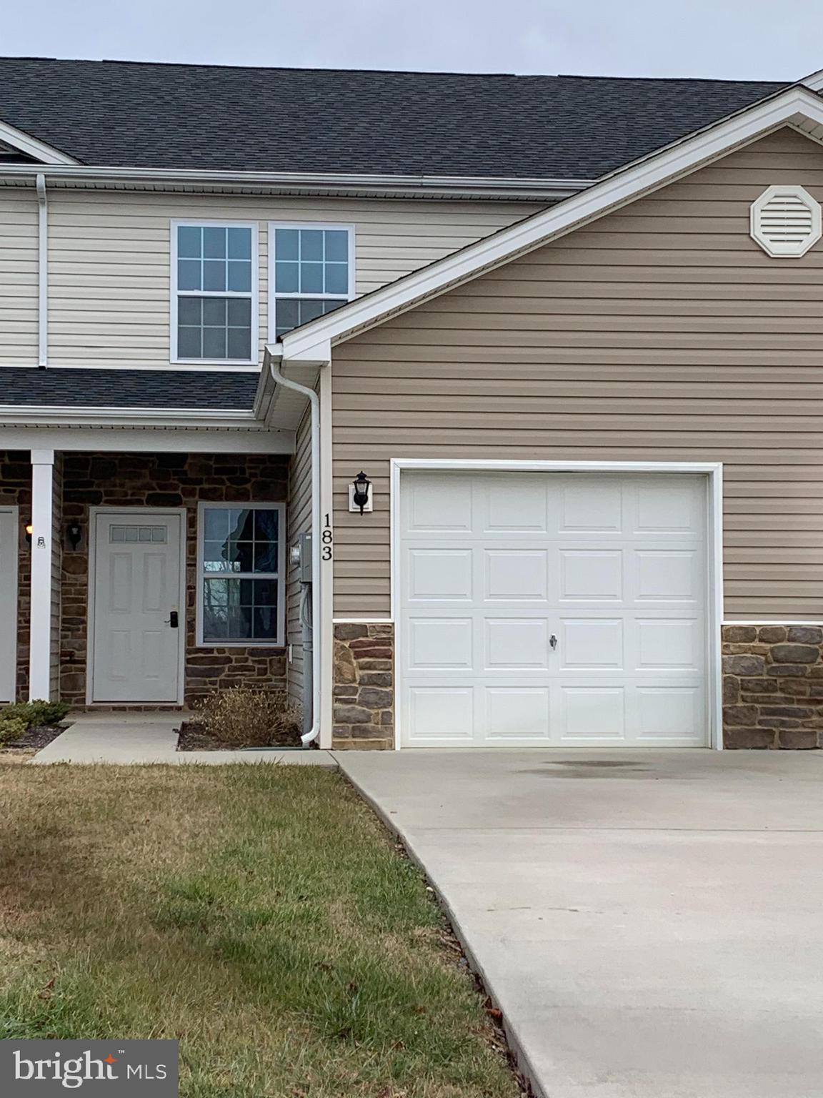 TOWNES OF RIDGEWAY - Residential Lease