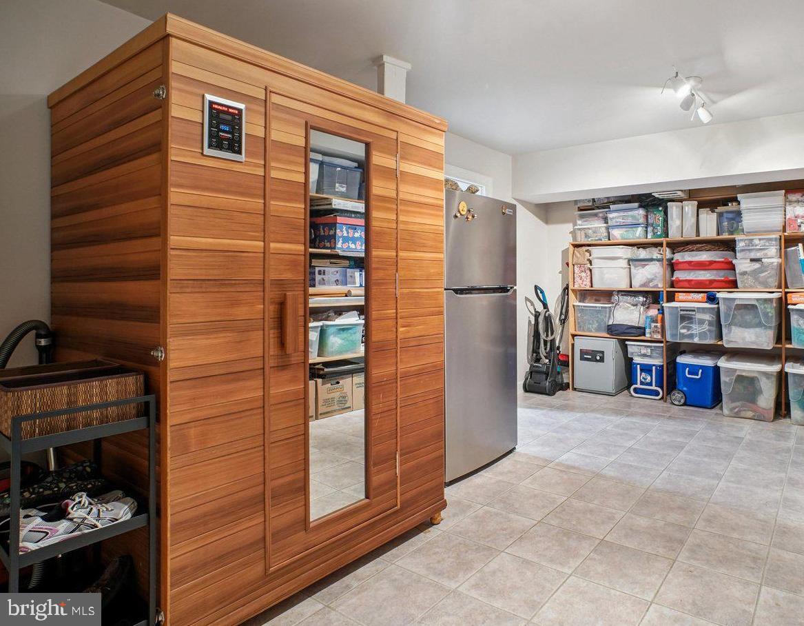HAMPTON ACRES - Residential