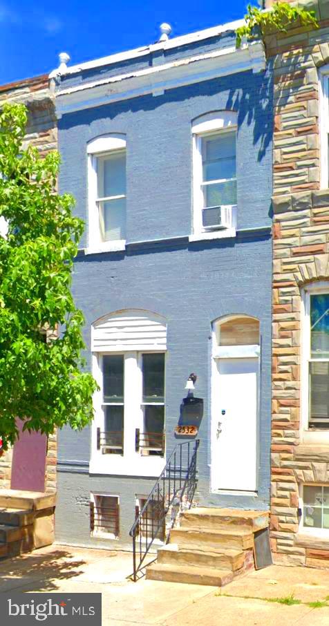 Don’t miss out on this amazing 3 bed 1 bath property located near the Heart of the city. Currently tenant occupied but still perfect for its new homeowner or landlord. Agents see agent remarks to view