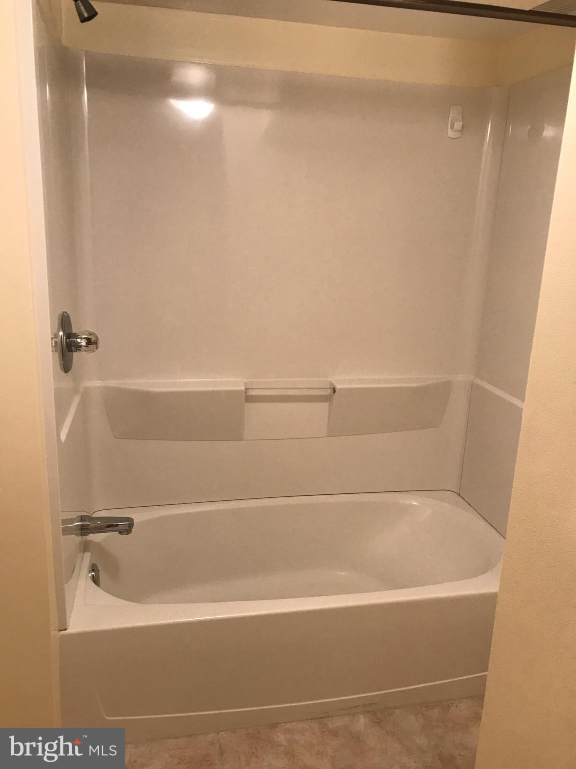 D EVEREUX WEST - Residential Lease