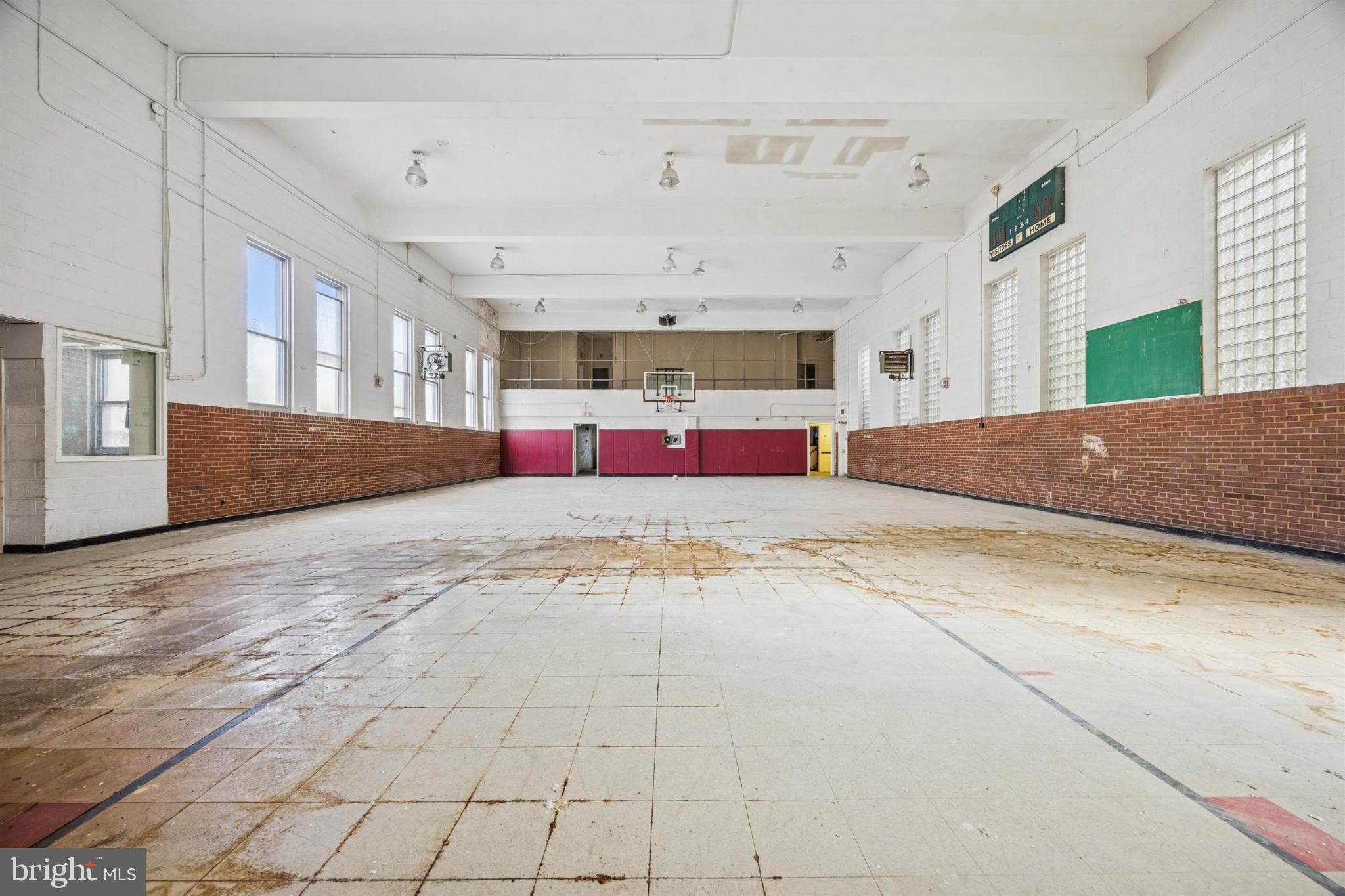 KENSINGTON - Commercial Sale