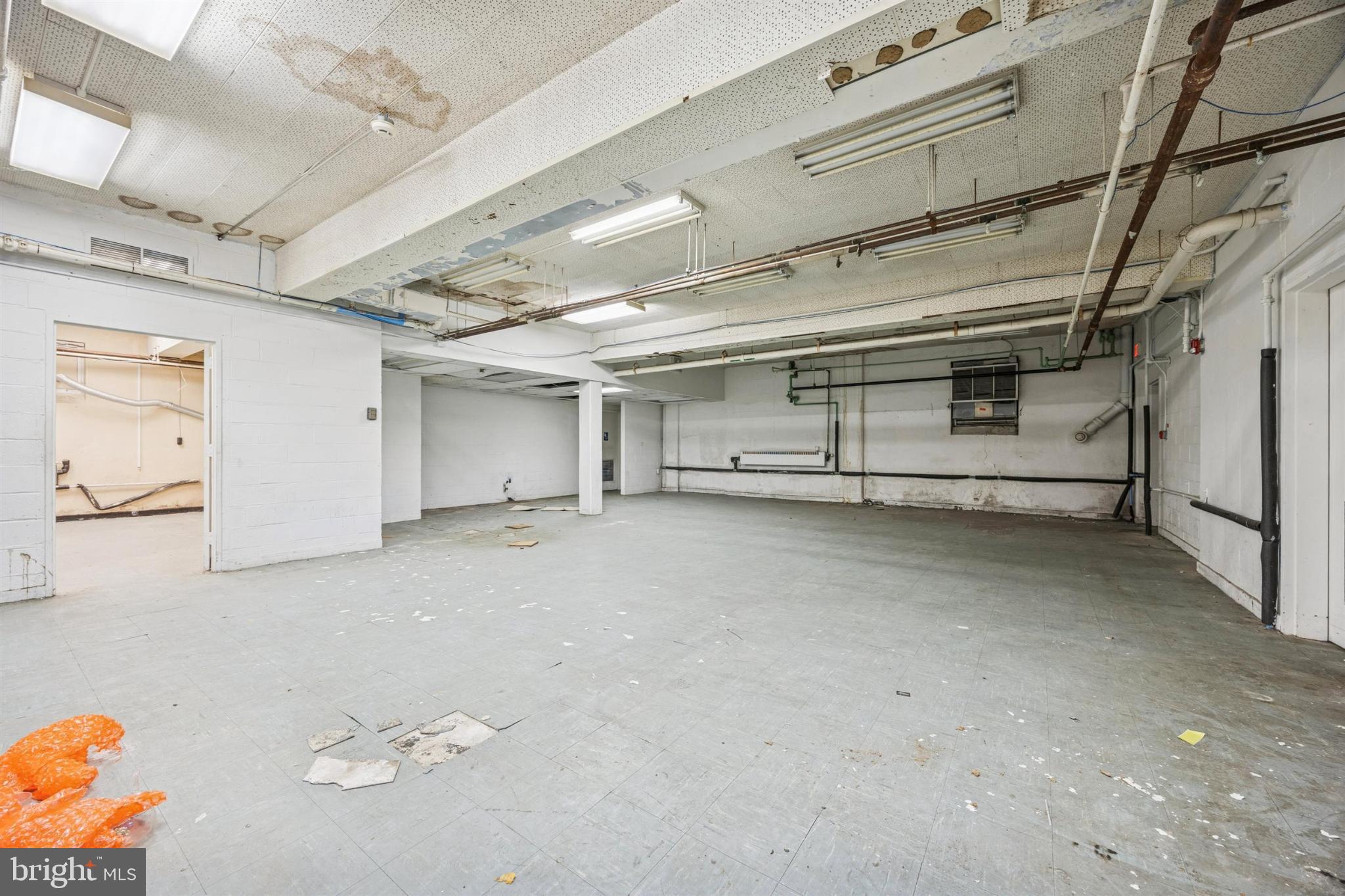 KENSINGTON - Commercial Sale