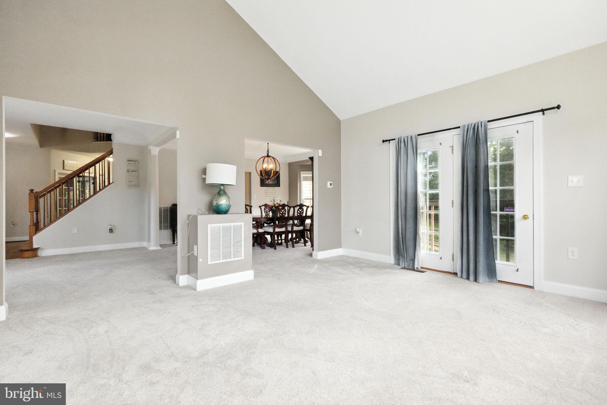 EQUESTRIAN ESTATES - Residential