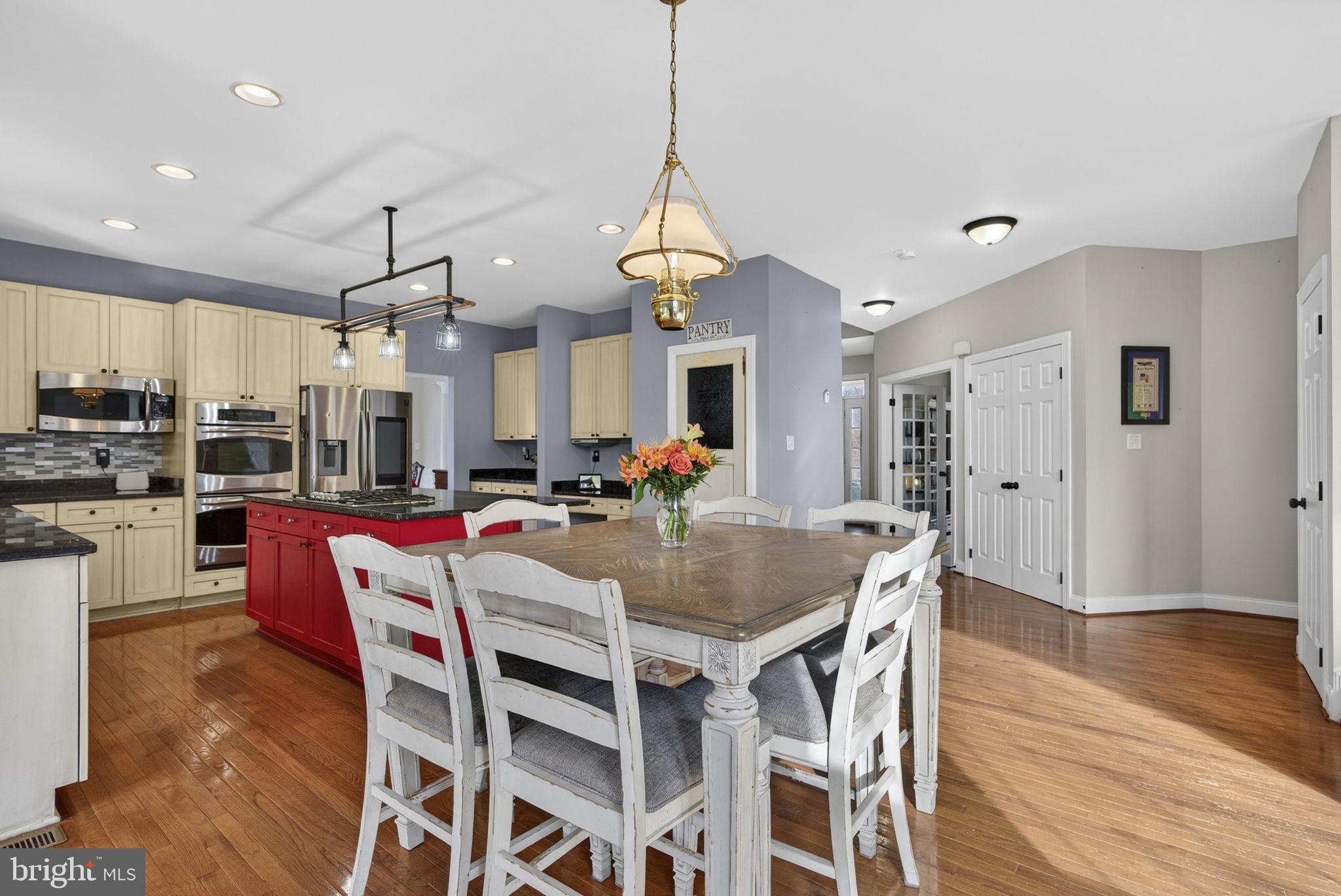 EQUESTRIAN ESTATES - Residential