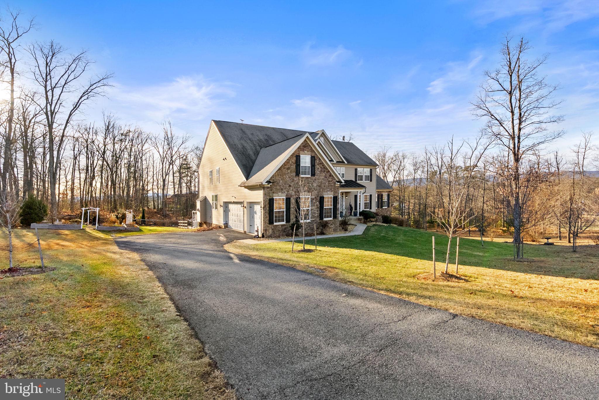 EQUESTRIAN ESTATES - Residential