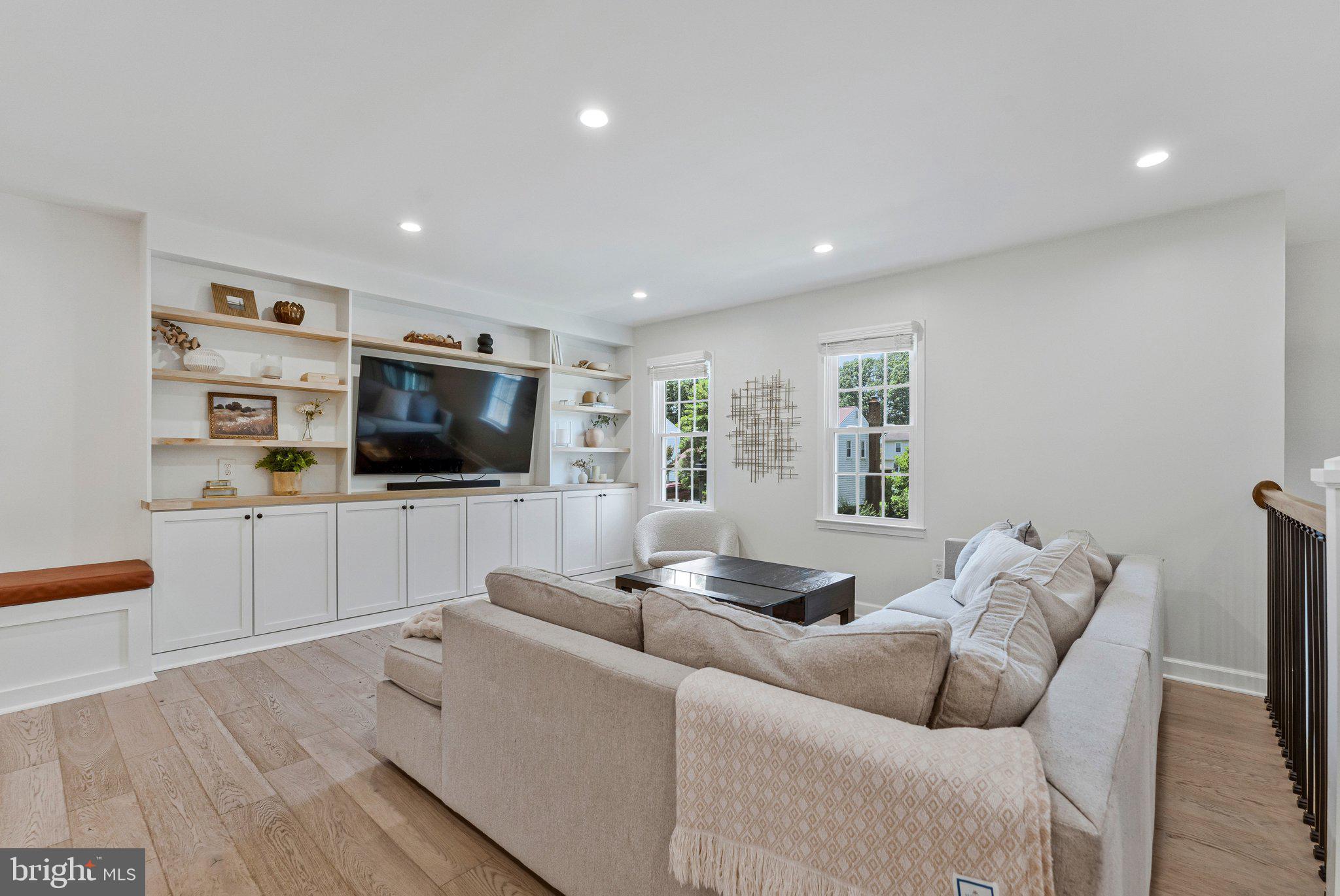 MIDDLERIDGE - Residential