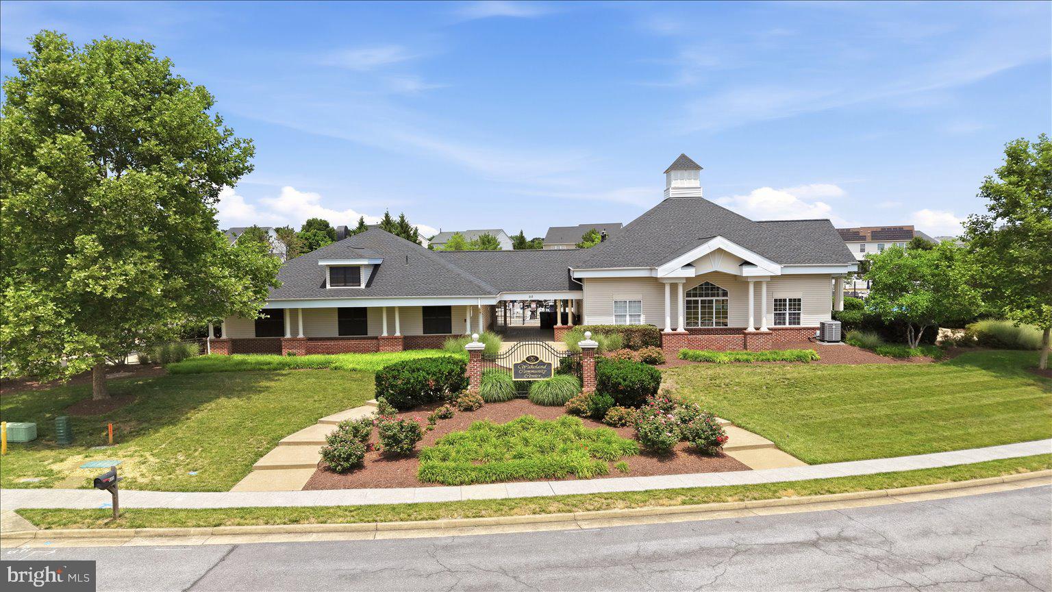 WAKELAND MANOR - Residential