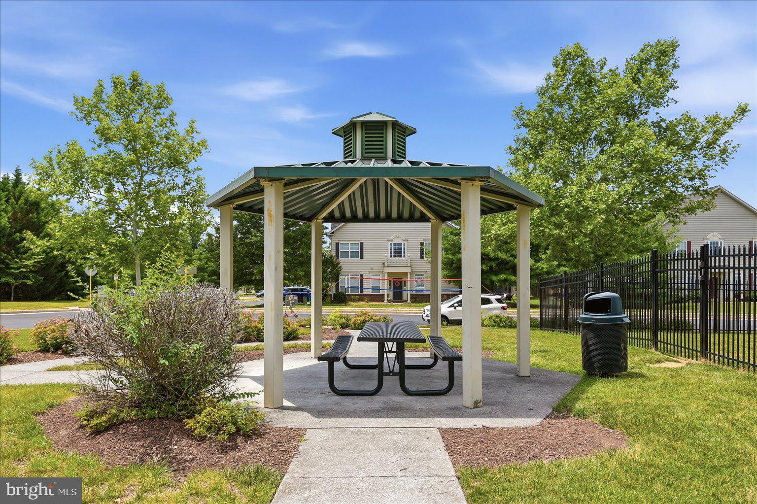 WAKELAND MANOR - Residential