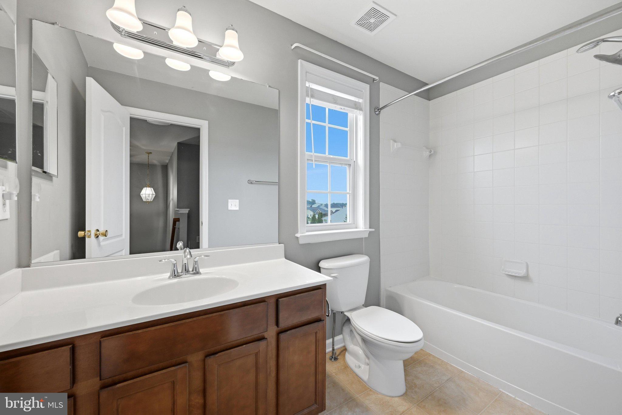 WAKELAND MANOR - Residential