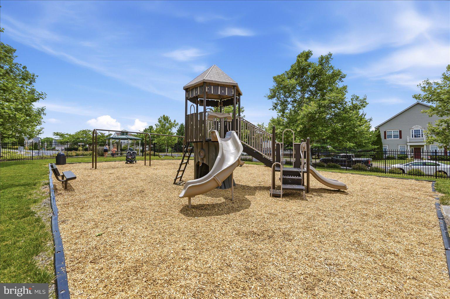 WAKELAND MANOR - Residential