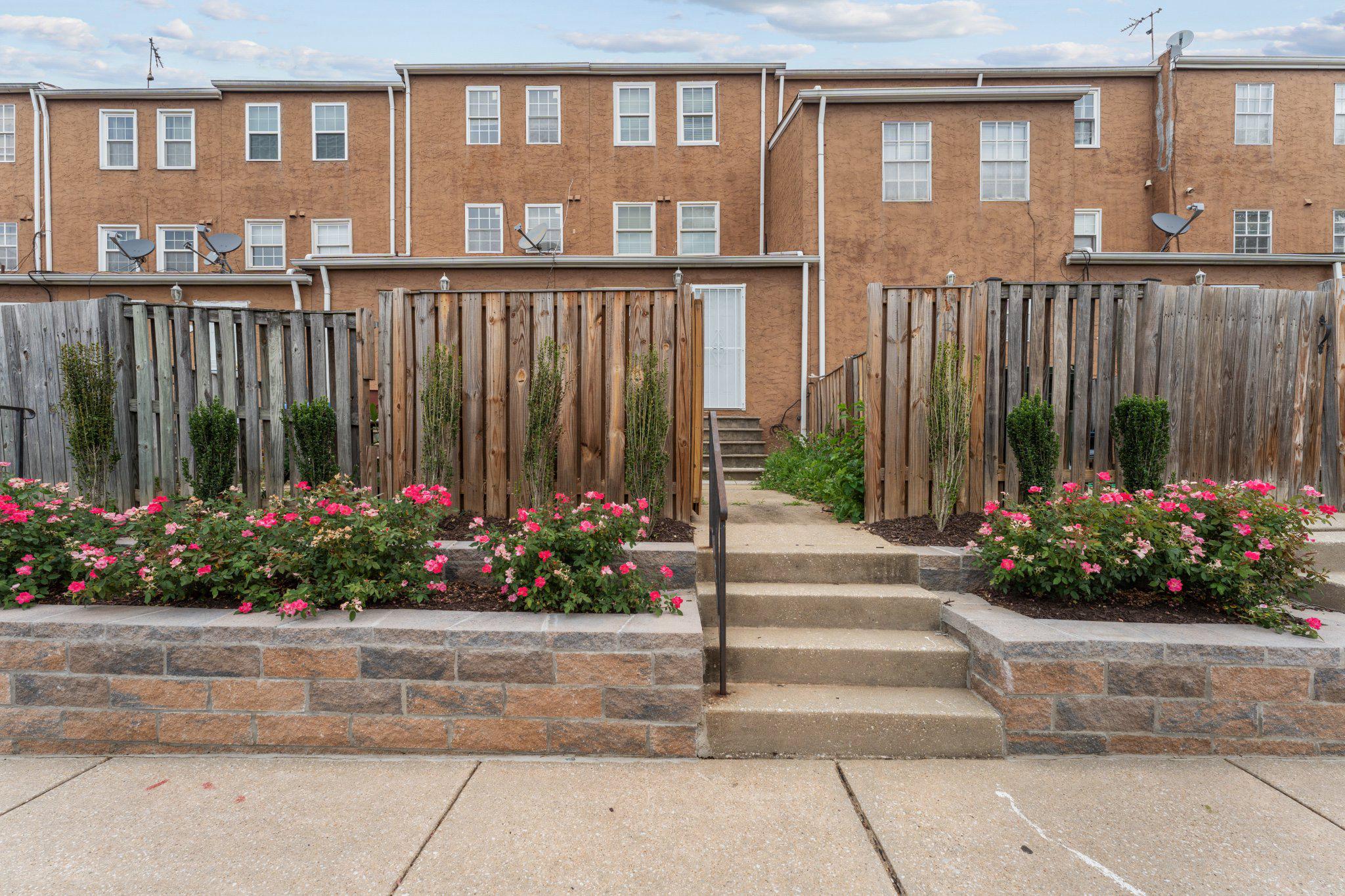 HENDERSON'S WHARF - Residential
