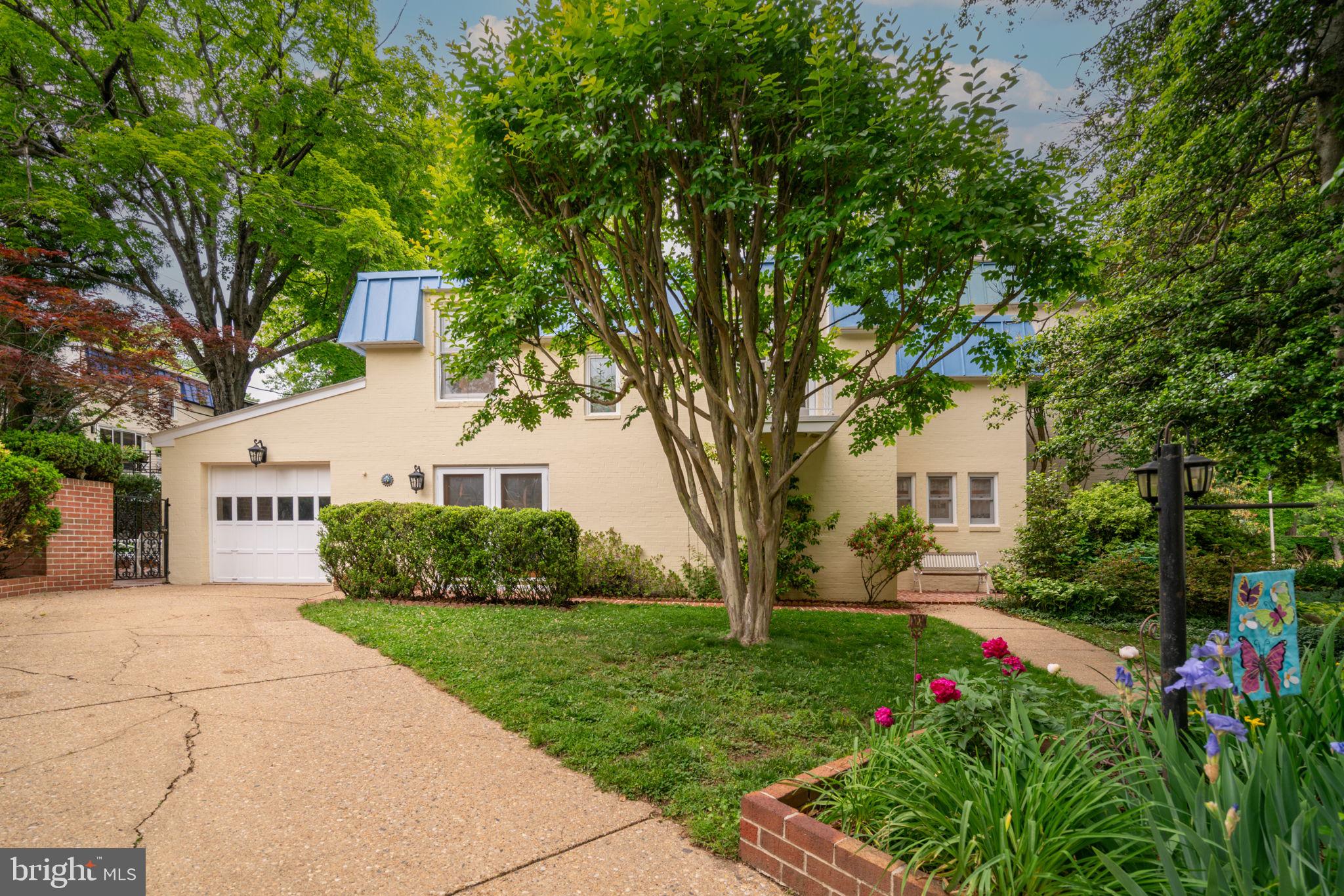 COLONIAL GARDEN - Residential