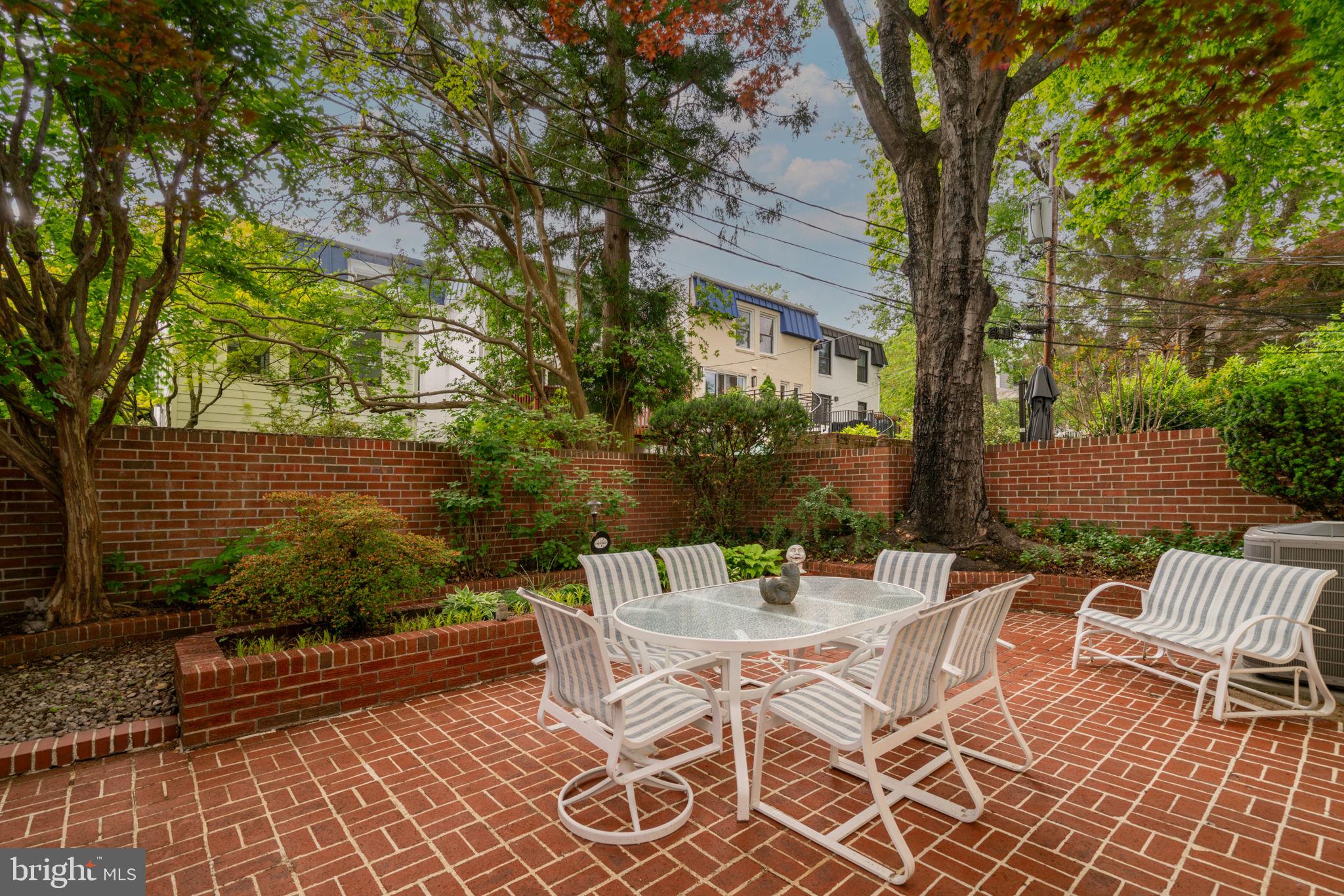 COLONIAL GARDEN - Residential