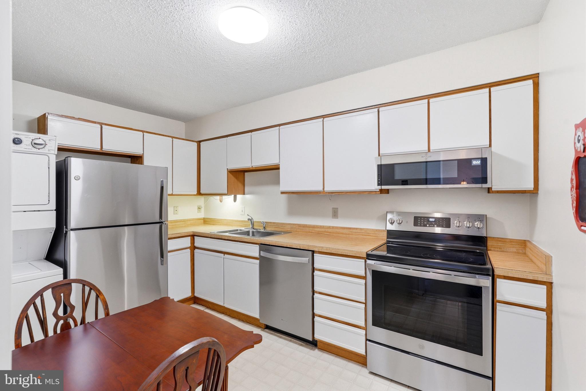 LEISURE WORLD - Residential