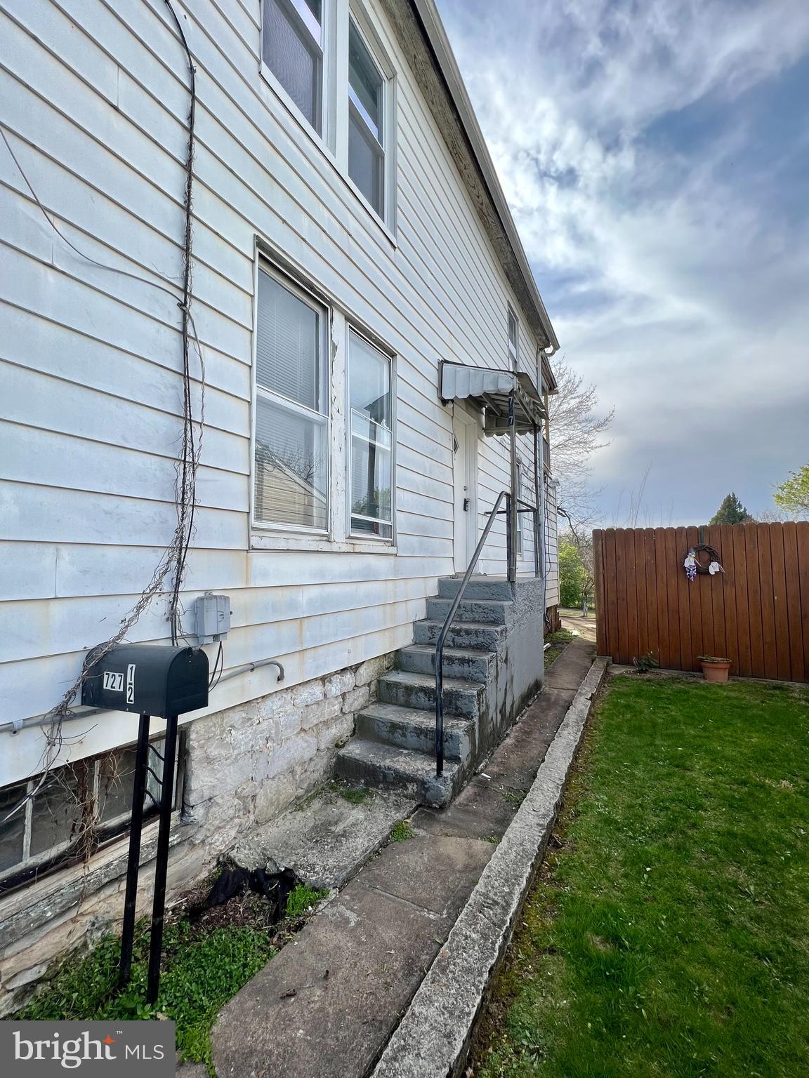 This second floor apartment in Martinsburg features: 1 bedroom, 1 bath, side entry, hardwood throughout, and spacious eat-in kitchen.

Located on a residential street in downtown Martinsburg; this home offers quick access to local shops and restaurants, as well as commuter routes WV-9, WV-45, US-11 and I-81.

Pet Friendly - Pets under 30 lbs ONLY! Two (2) pet maximum.

Rent includes Second Nature Filter Subscription and Renter's Insurance.

EHO.
