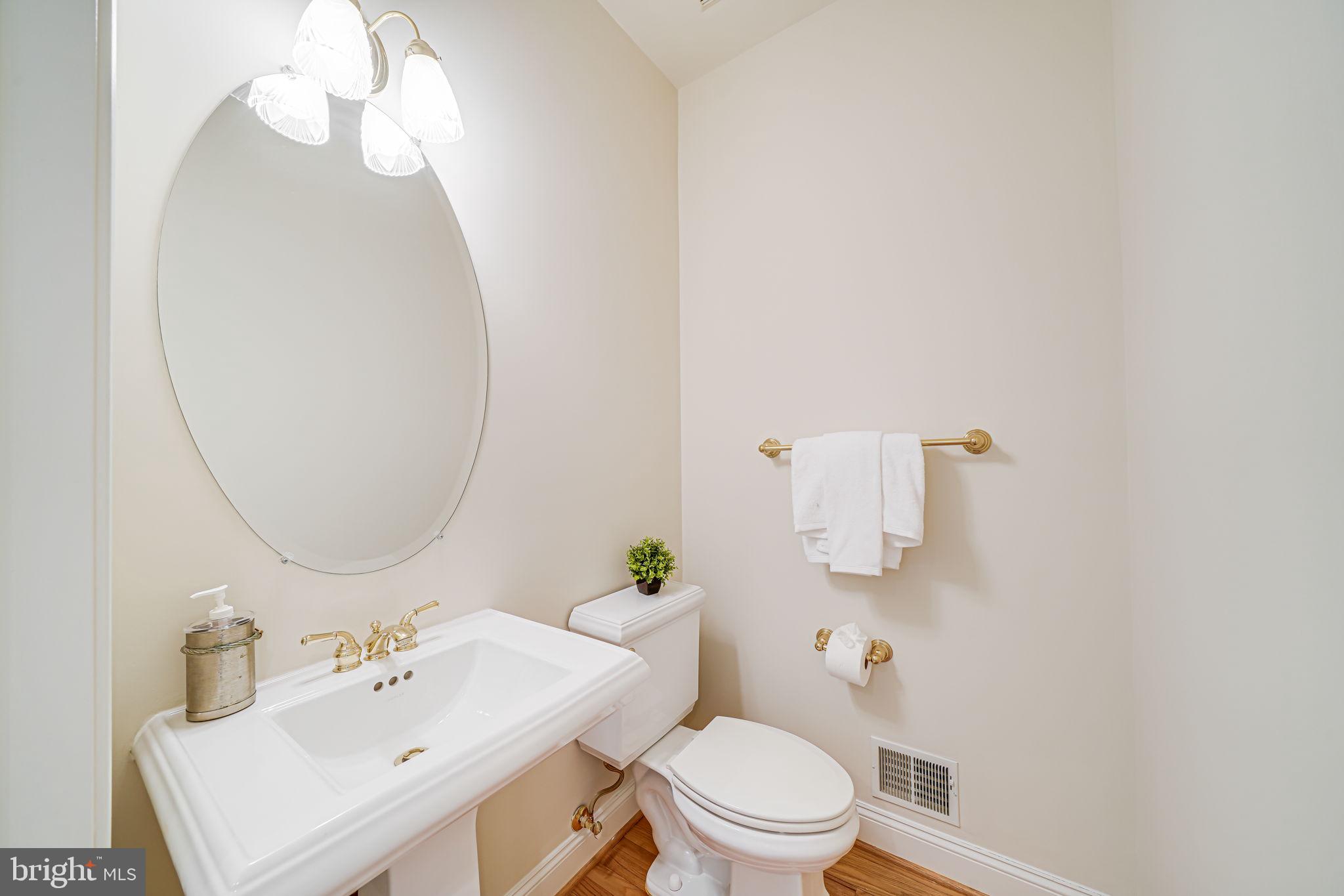 MCLEAN CREST - Residential