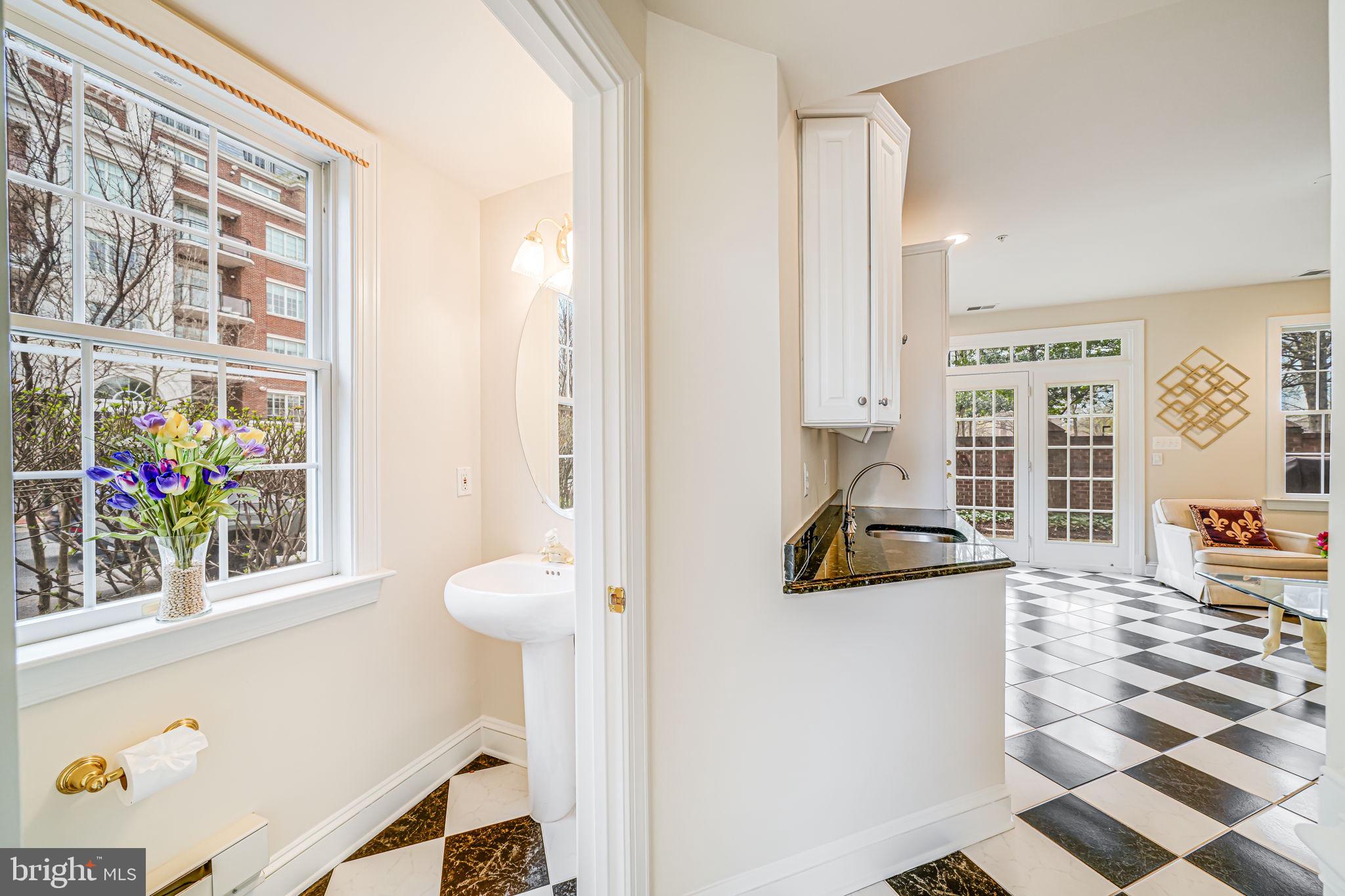 MCLEAN CREST - Residential
