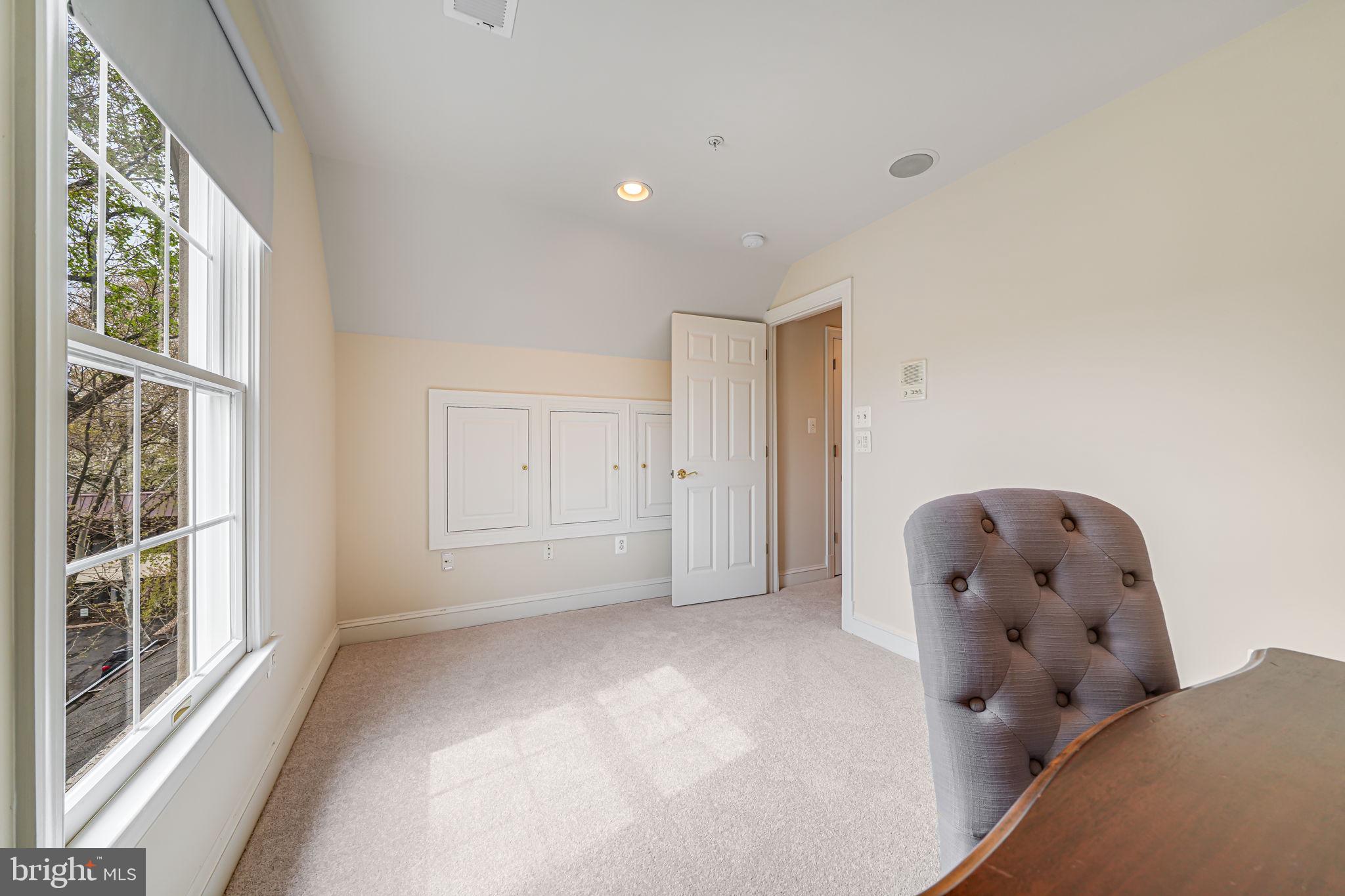 MCLEAN CREST - Residential