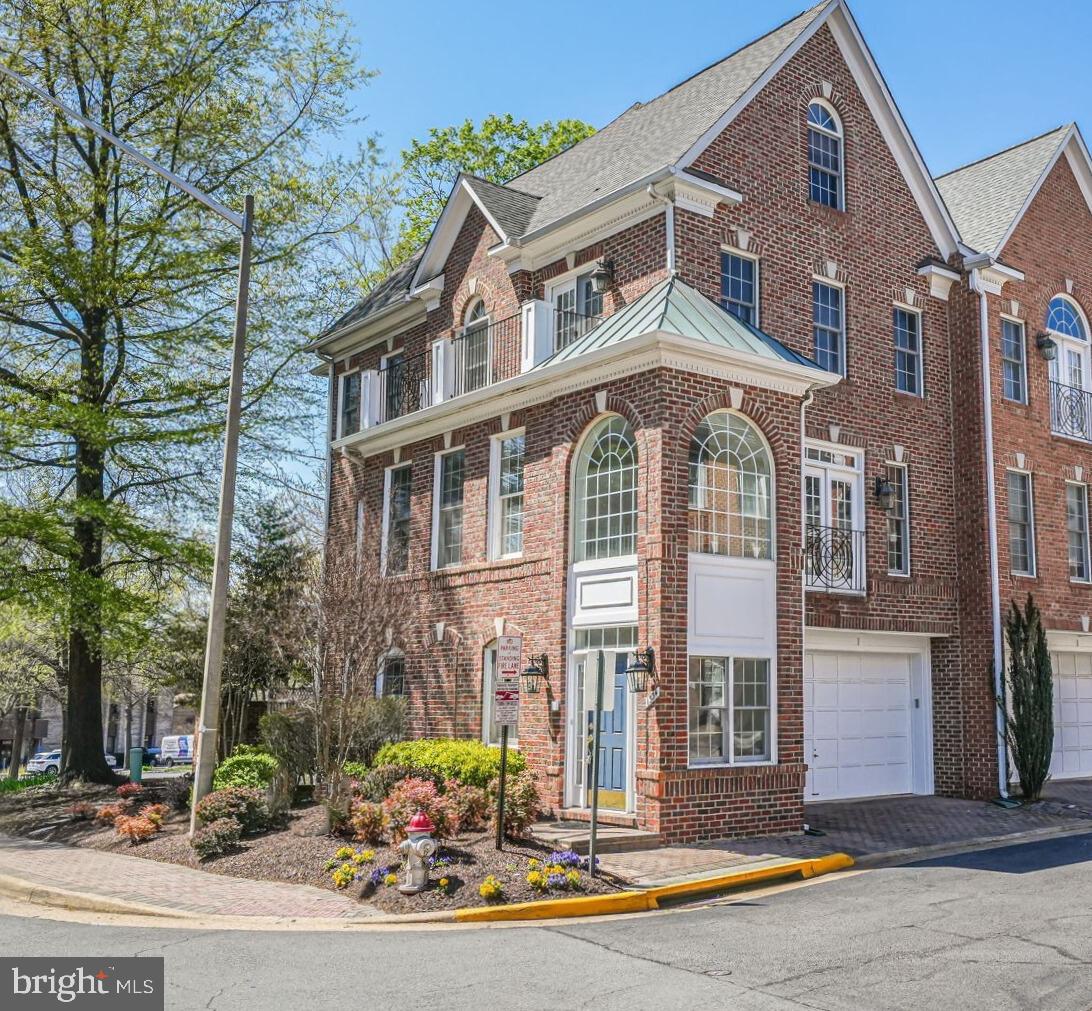 MCLEAN CREST - Residential