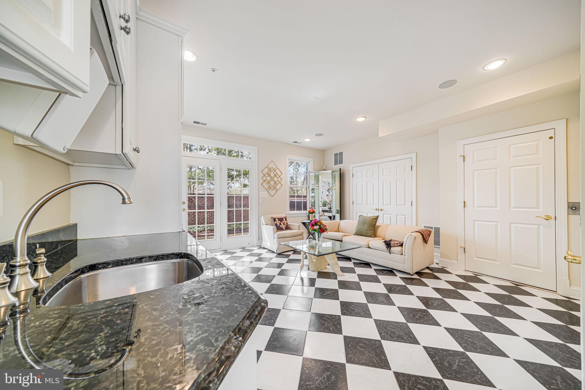 MCLEAN CREST - Residential