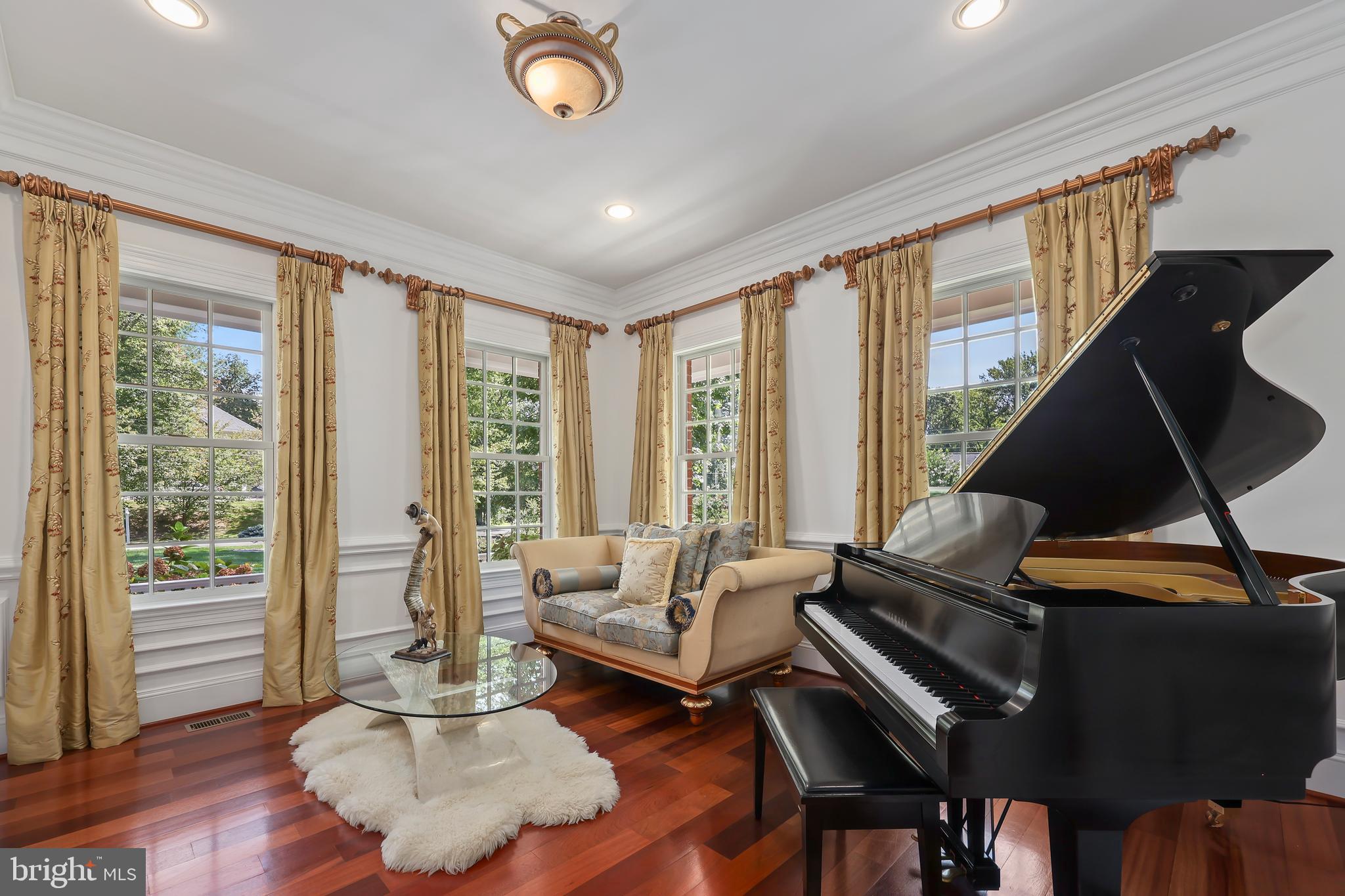 ANNANDALE ACRES - Residential