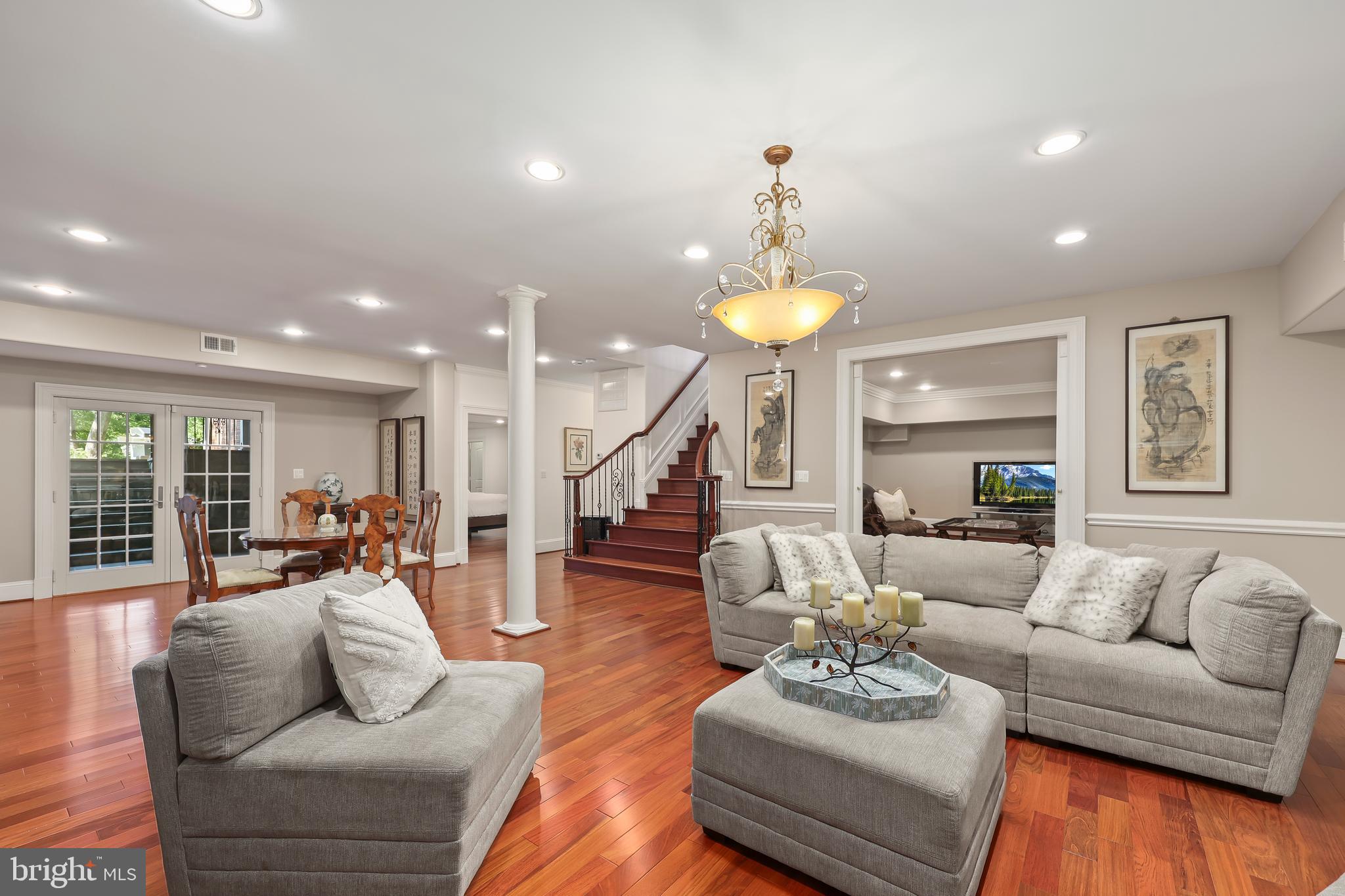 ANNANDALE ACRES - Residential
