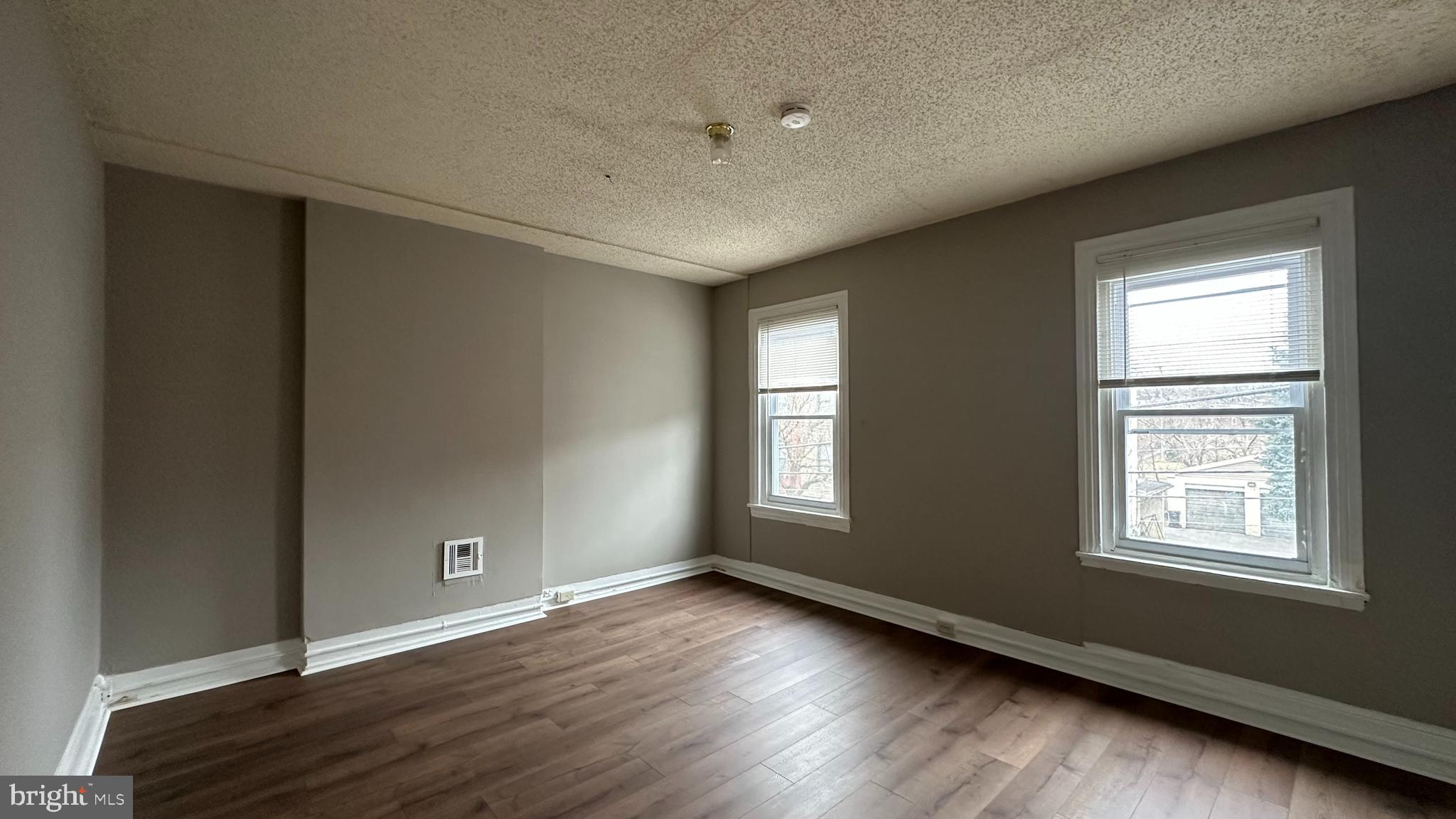 NORRISTOWN - Residential
